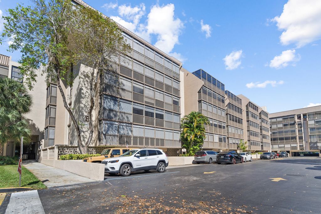 Photo of 2802 N 46th Avenue #B513, Hollywood, FL 33021 (MLS # B26004377)