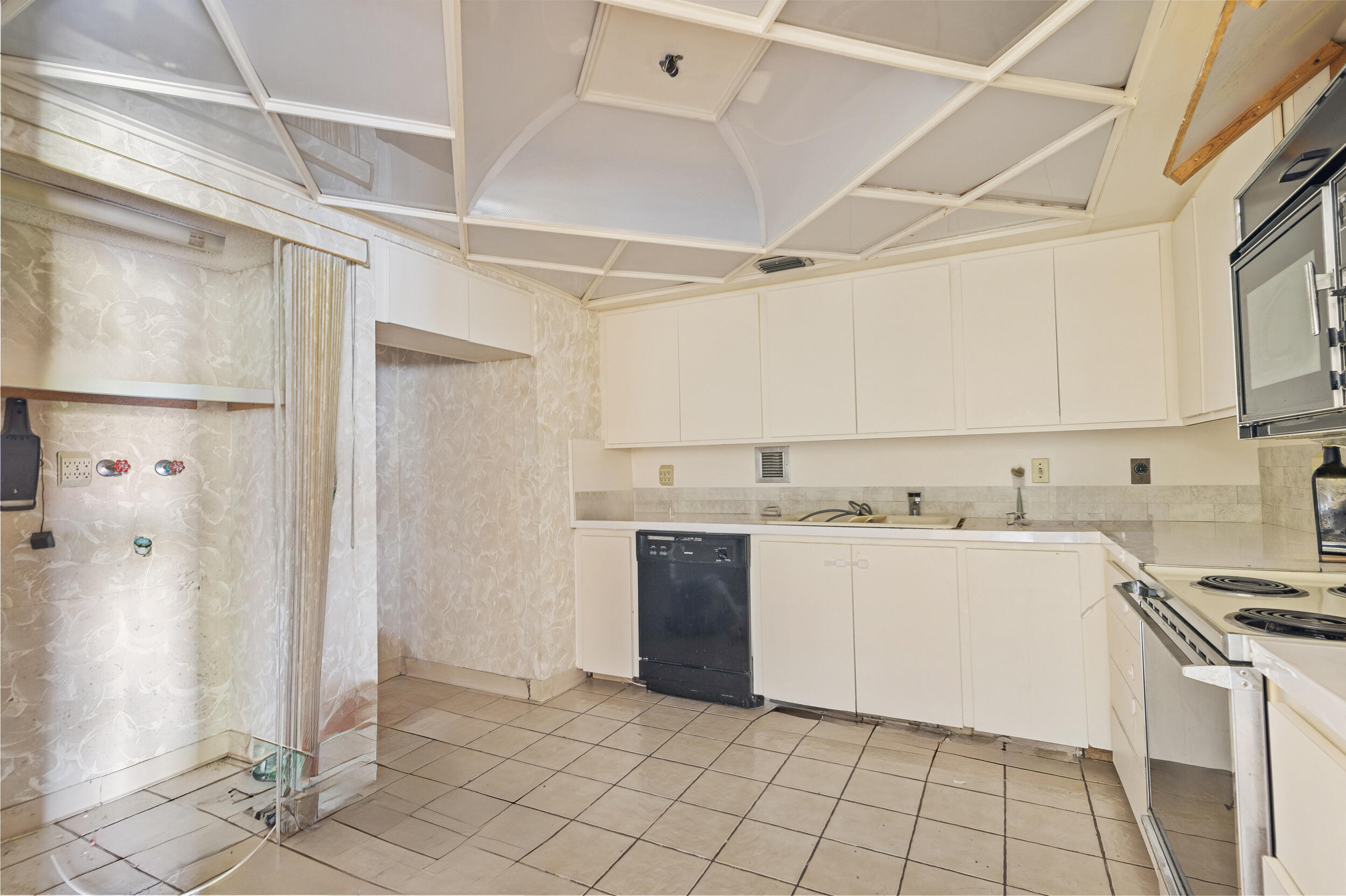 GRANDVIEW AT EMERALD HILLS CONDO - Residential