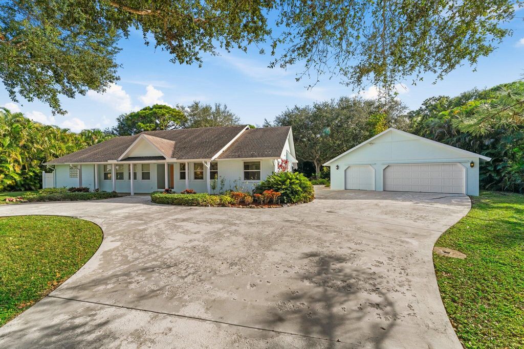 Photo of 19930 Princewood Drive, Jupiter, FL 33458 (MLS # R11049584)
