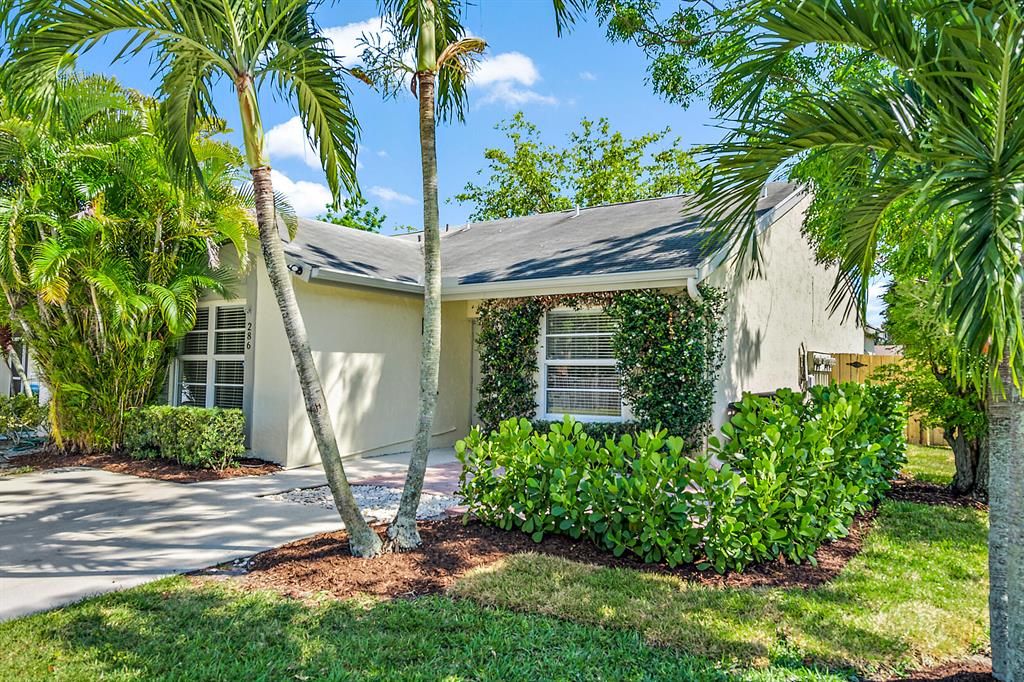 Photo of 286 Palmetto Court, Jupiter, FL 33458 (MLS # R10799406)