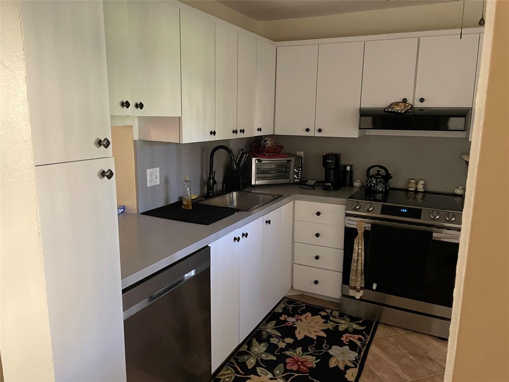 Photo of 2620 NE 1st Court #114, Boynton Beach, FL 33435 (MLS # F10497979)