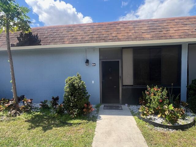 Totally turnkey and updated 2 bedroom attached villa on Park Ave, Lake Park, FL. Kitchen features Shaker-style cabinetry, stainless steel appliances, breakfast bar for casual dining. Updated fixtures throughout. Stackable washer & dryer. Master suite has step-in shower. Private enclosed and screened patio. Close proximity to local shops and amenities in Lake Park. Minutes from the Intracoastal Waterway.