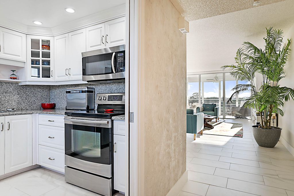 Photo of 575 Oaks Lane #703, Pompano Beach, FL 33069 (MLS # B26013906)