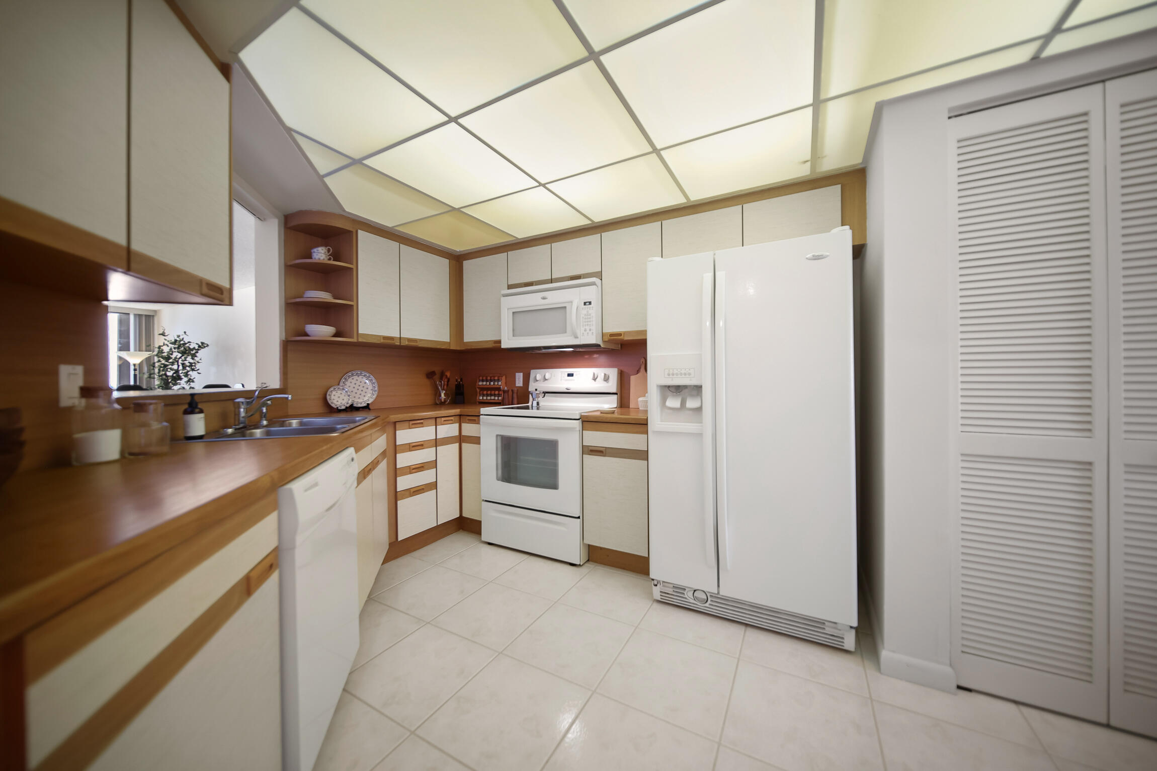 PRINCESS OF HUTCHINSON ISLAND - Residential