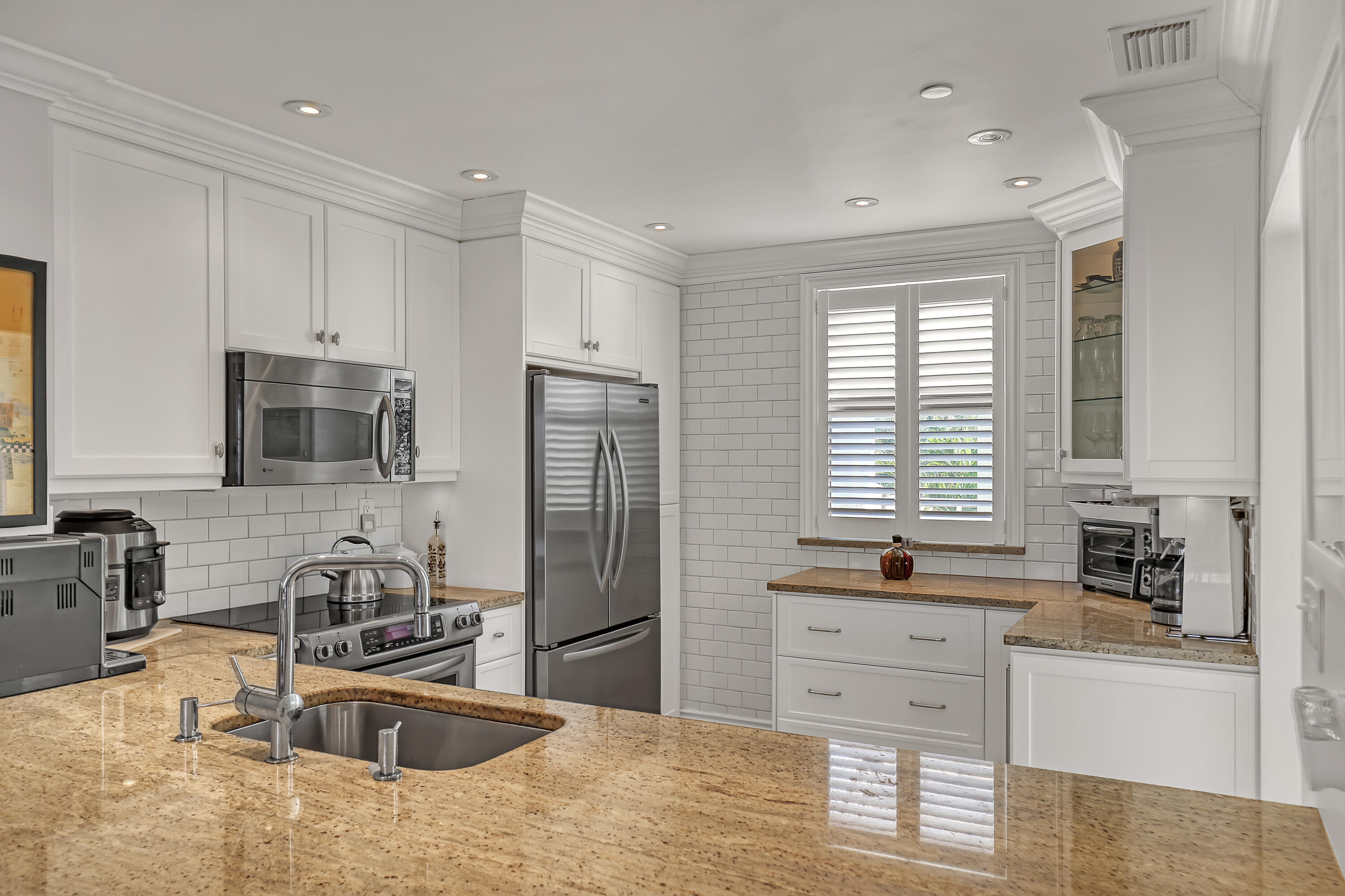 OAK HARBOUR CONDOS - Residential