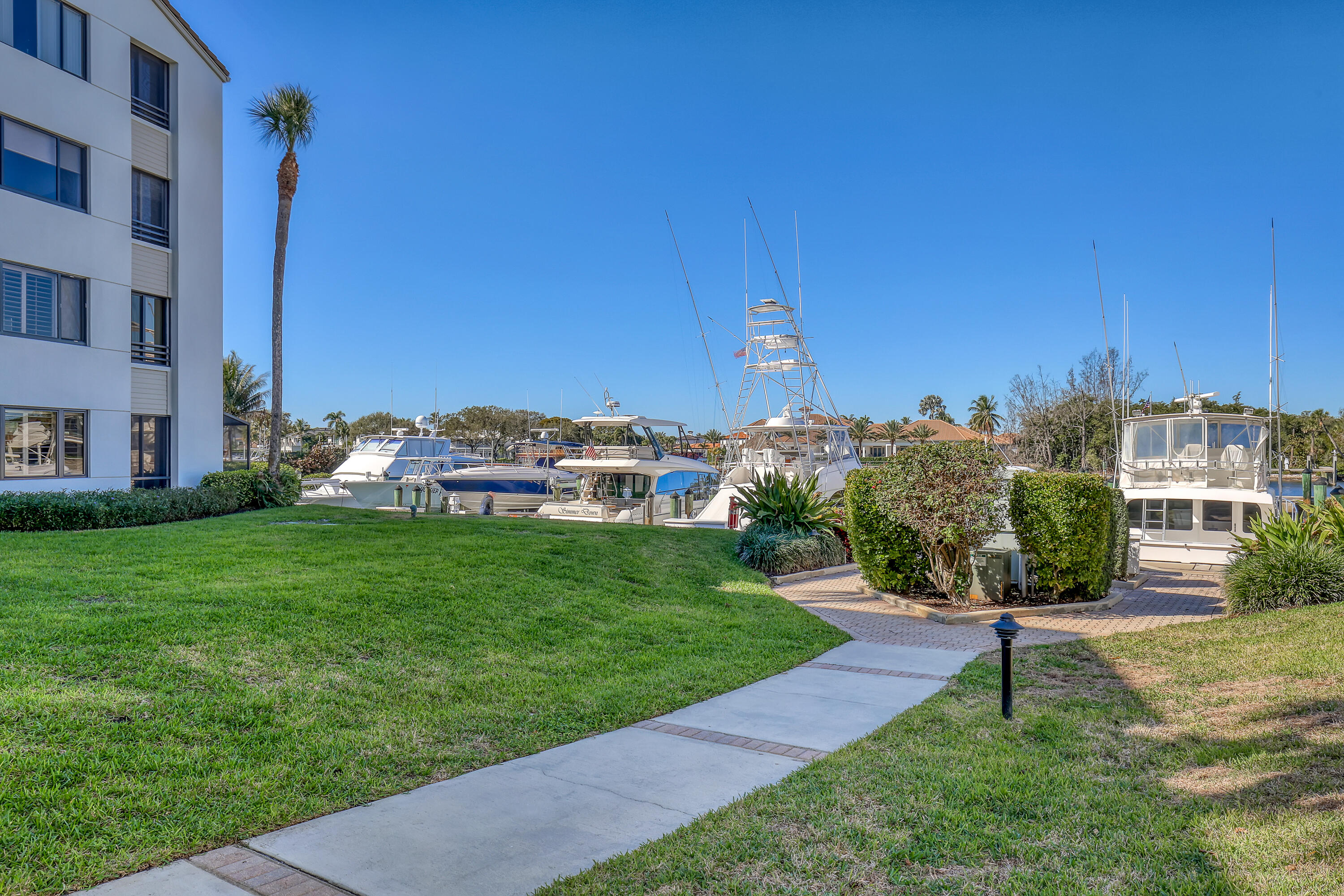 OAK HARBOUR CONDOS - Residential