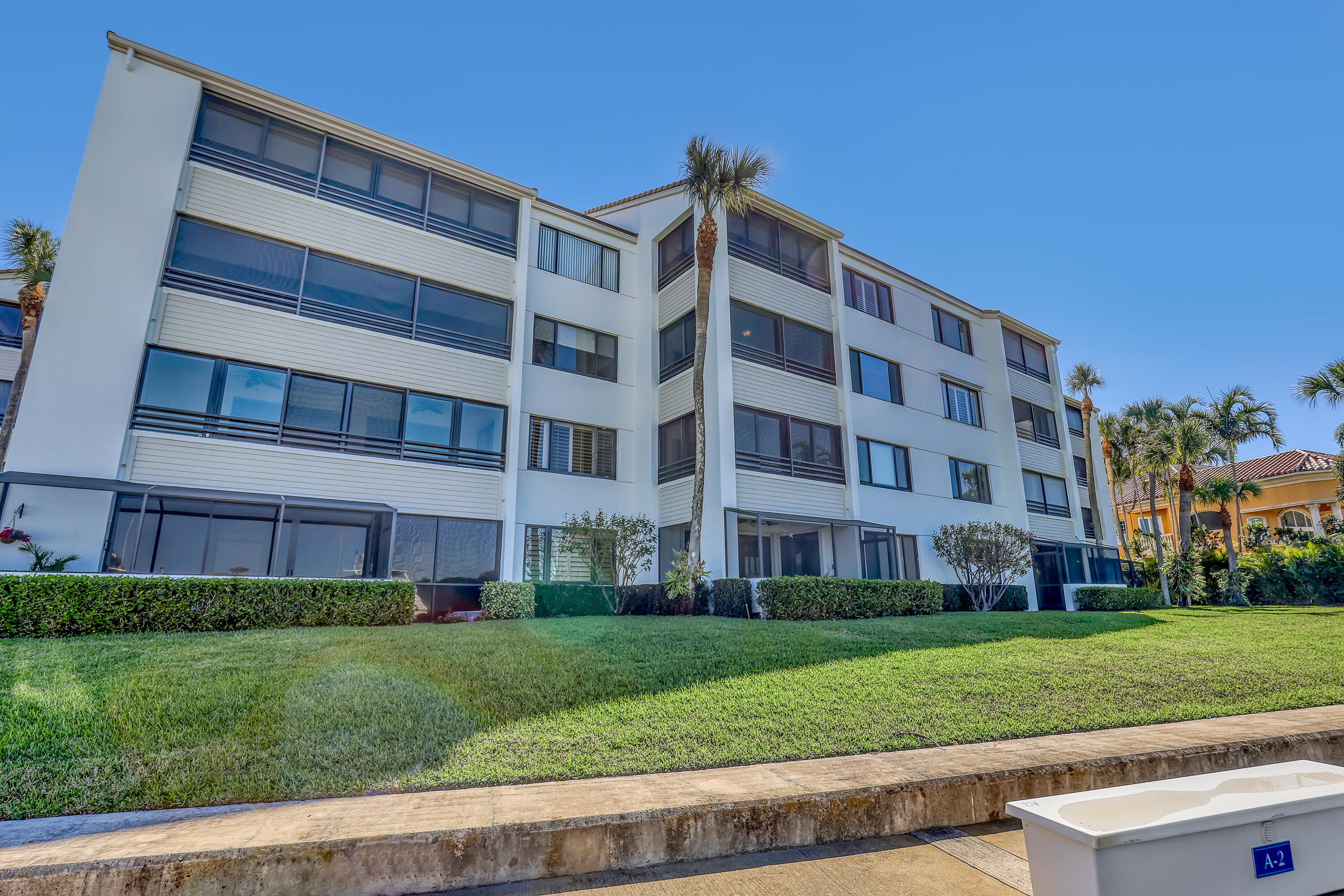 OAK HARBOUR CONDOS - Residential