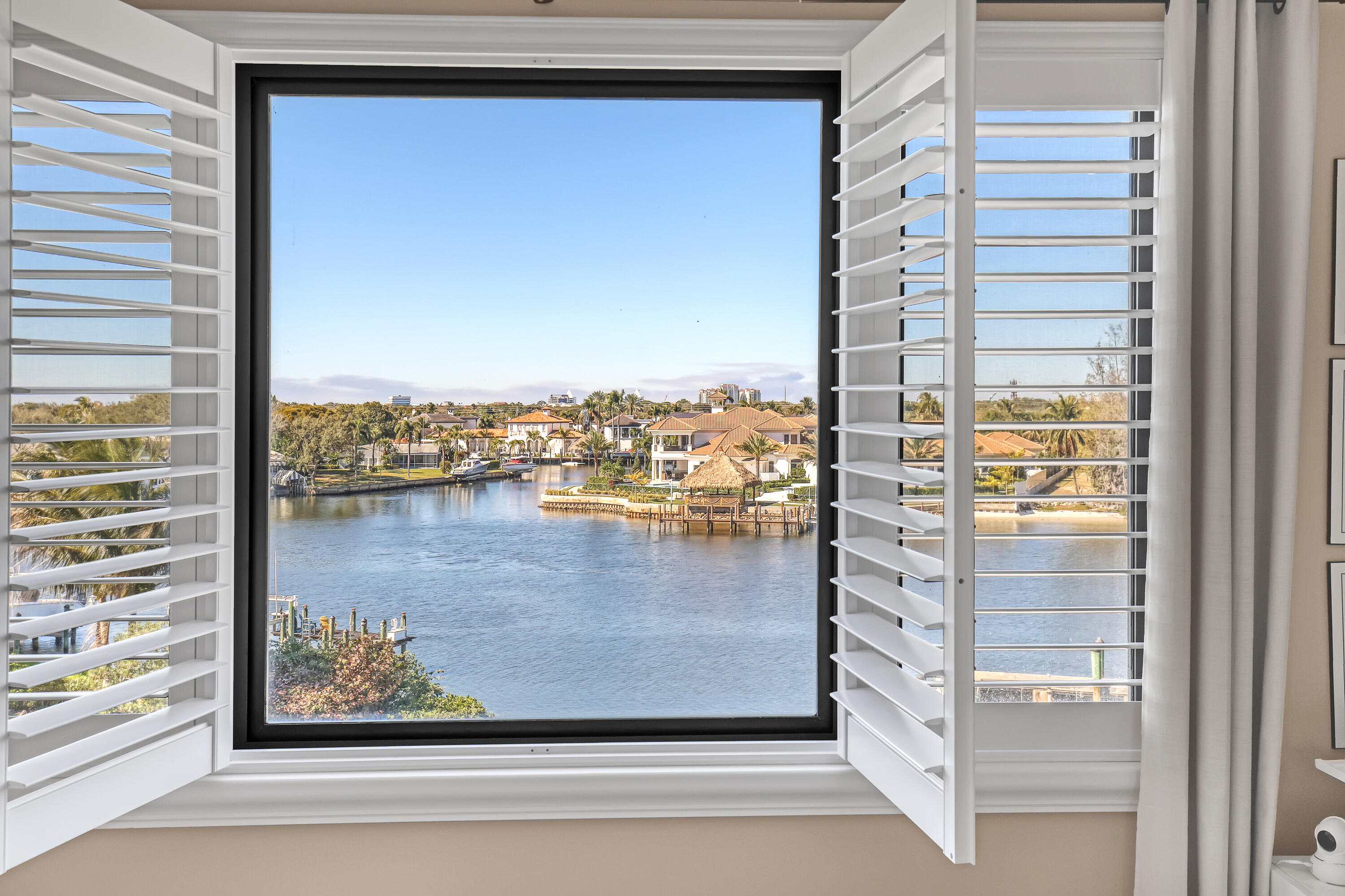 OAK HARBOUR CONDOS - Residential