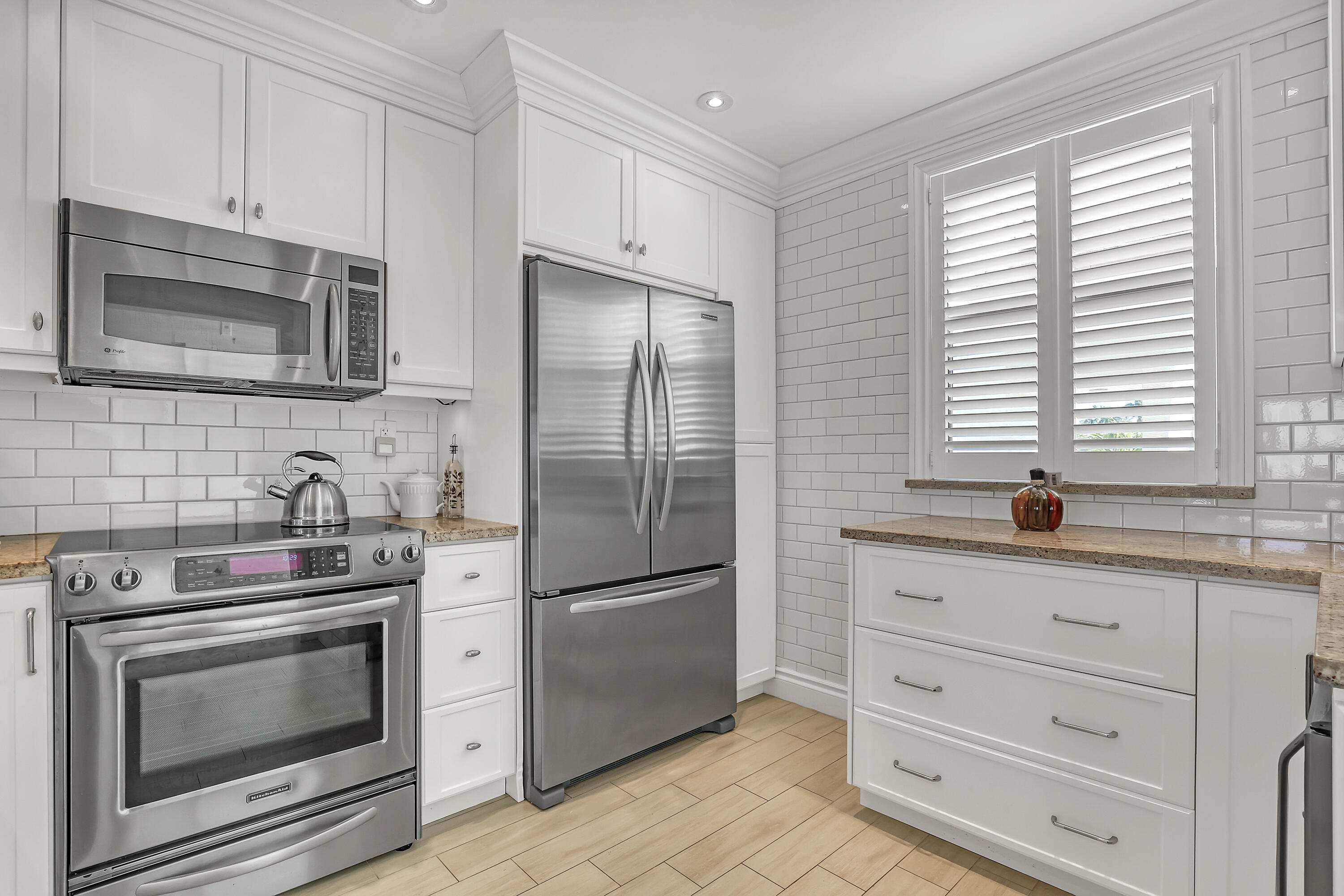 OAK HARBOUR CONDOS - Residential