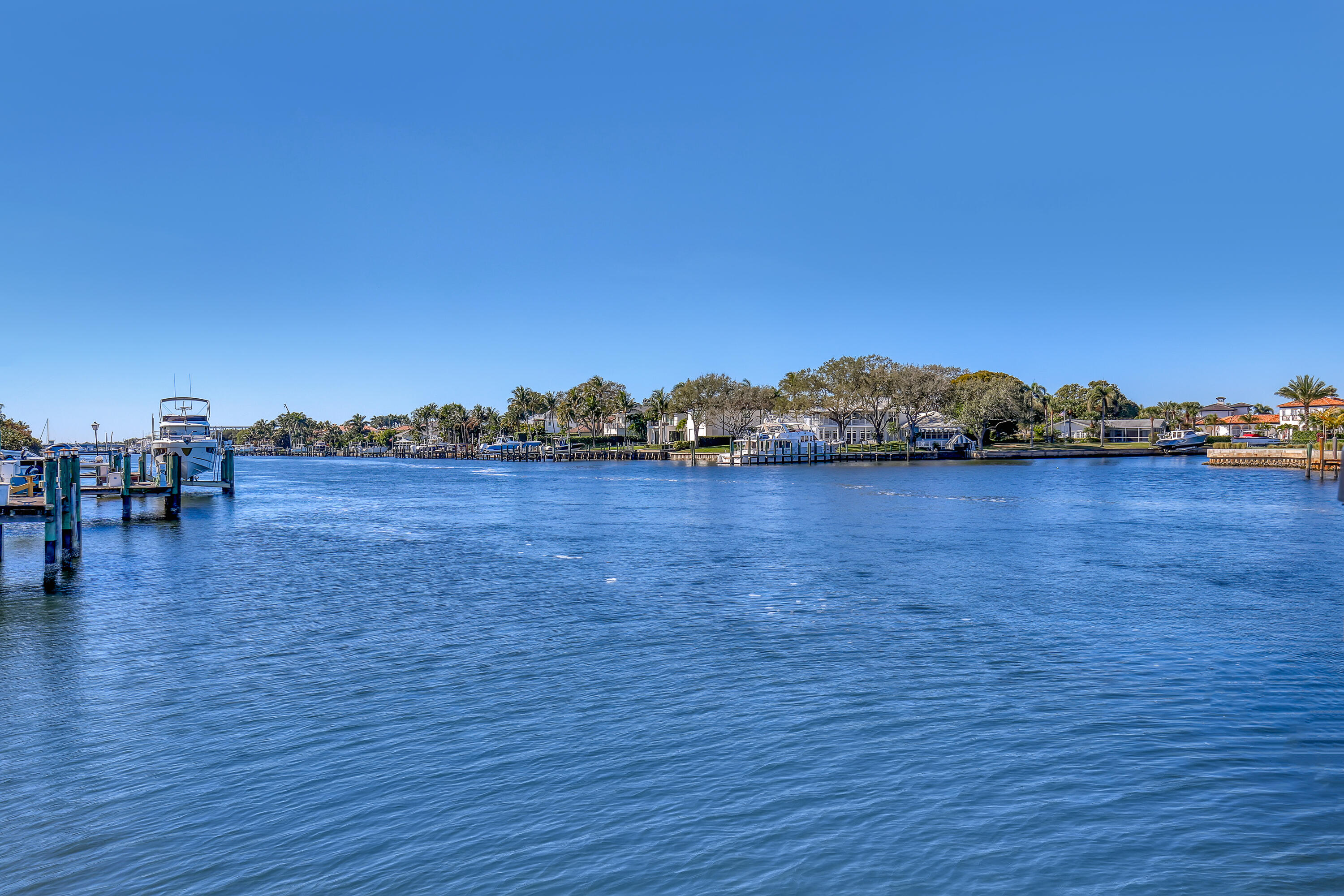 OAK HARBOUR CONDOS - Residential