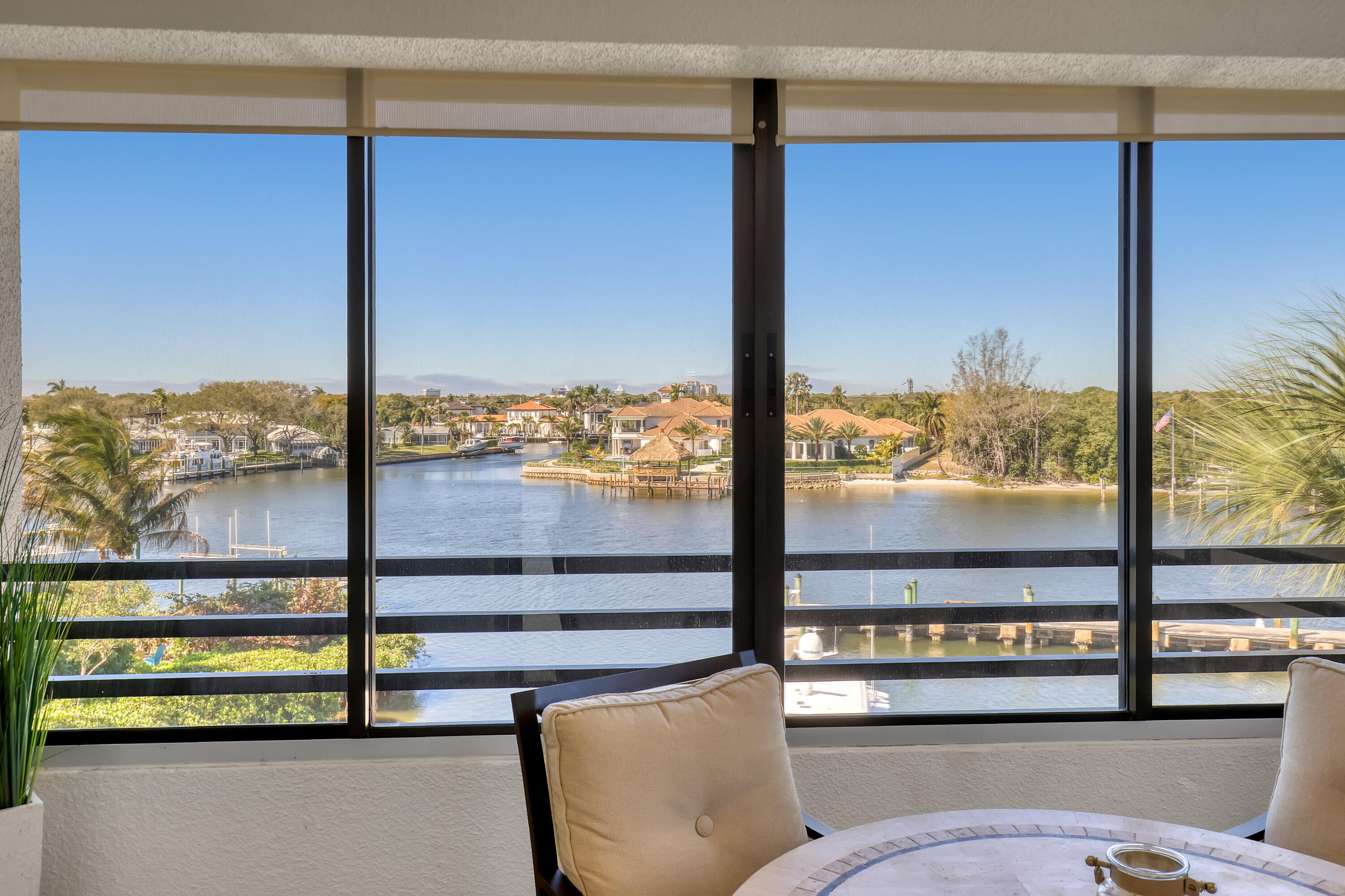 OAK HARBOUR CONDOS - Residential