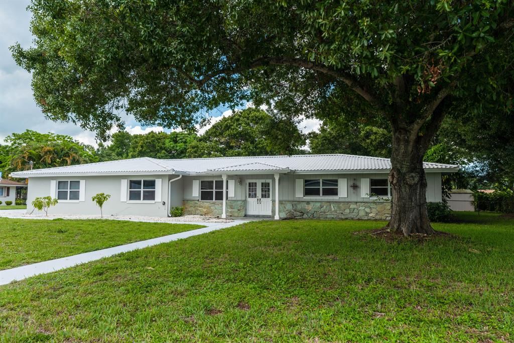 Photo of 1908 York Court Ct, Fort Pierce, FL 34982 (MLS # R10807627)