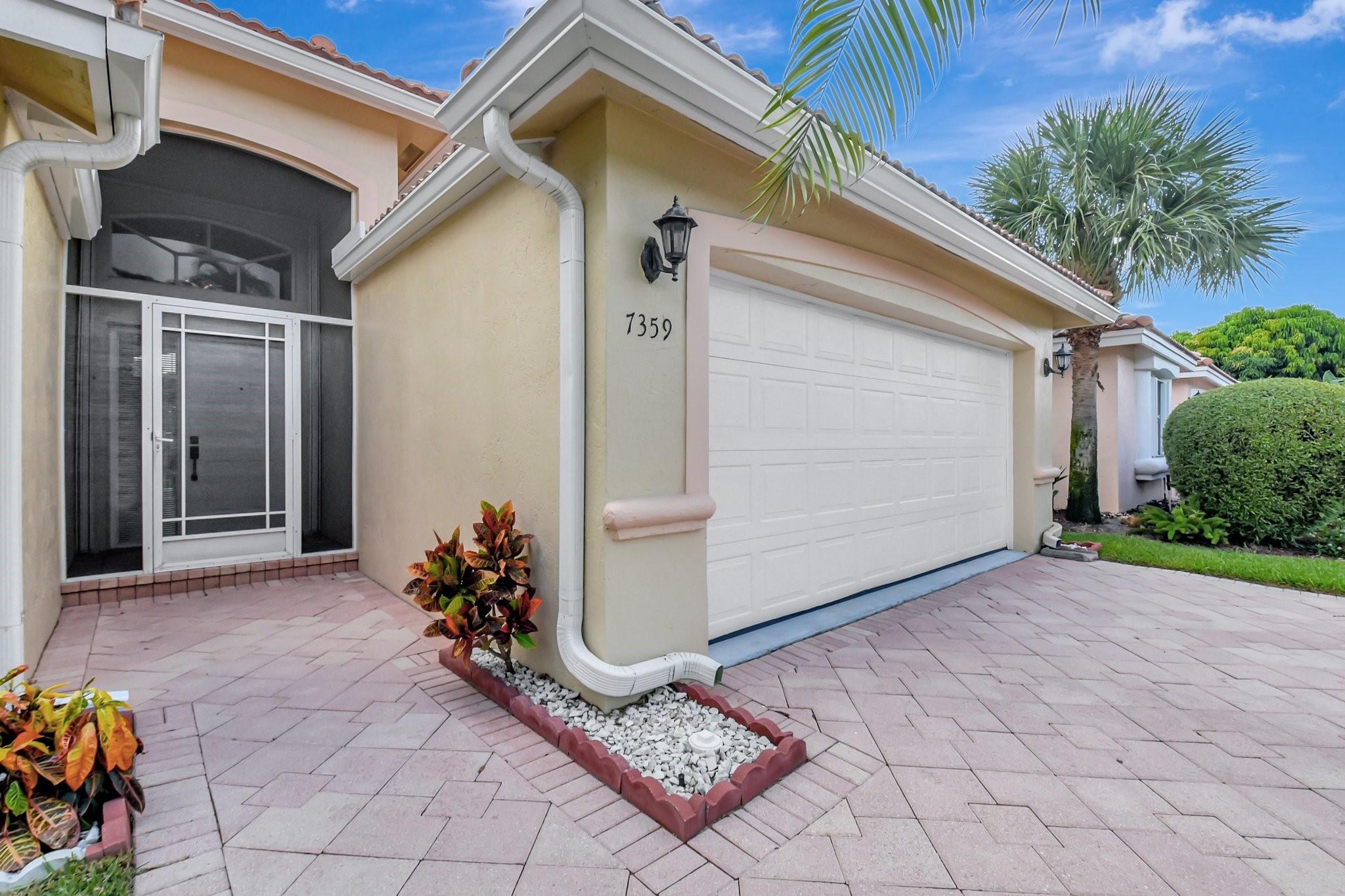 7359 Lugano Dr