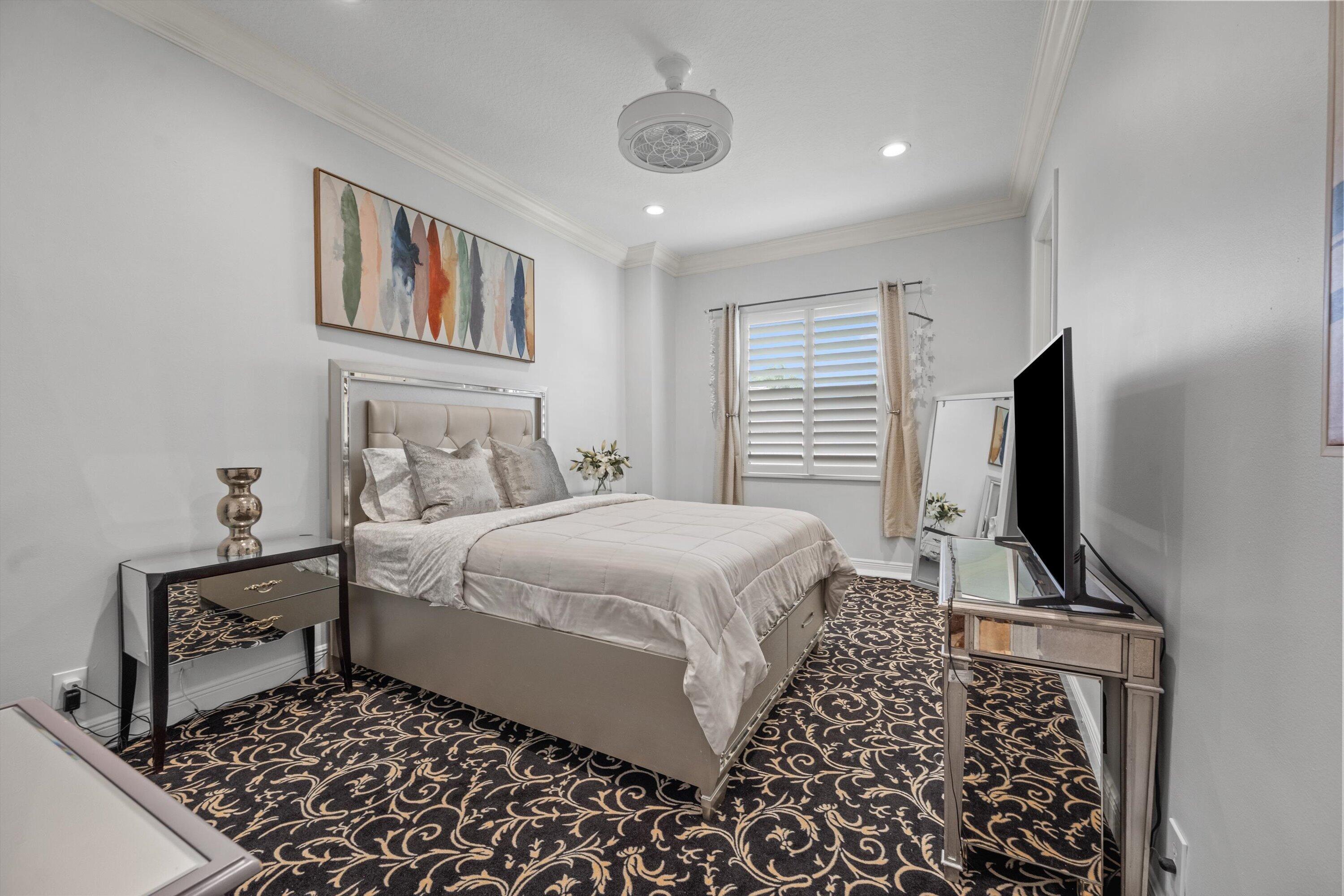 VERSAILLES - Residential Lease
