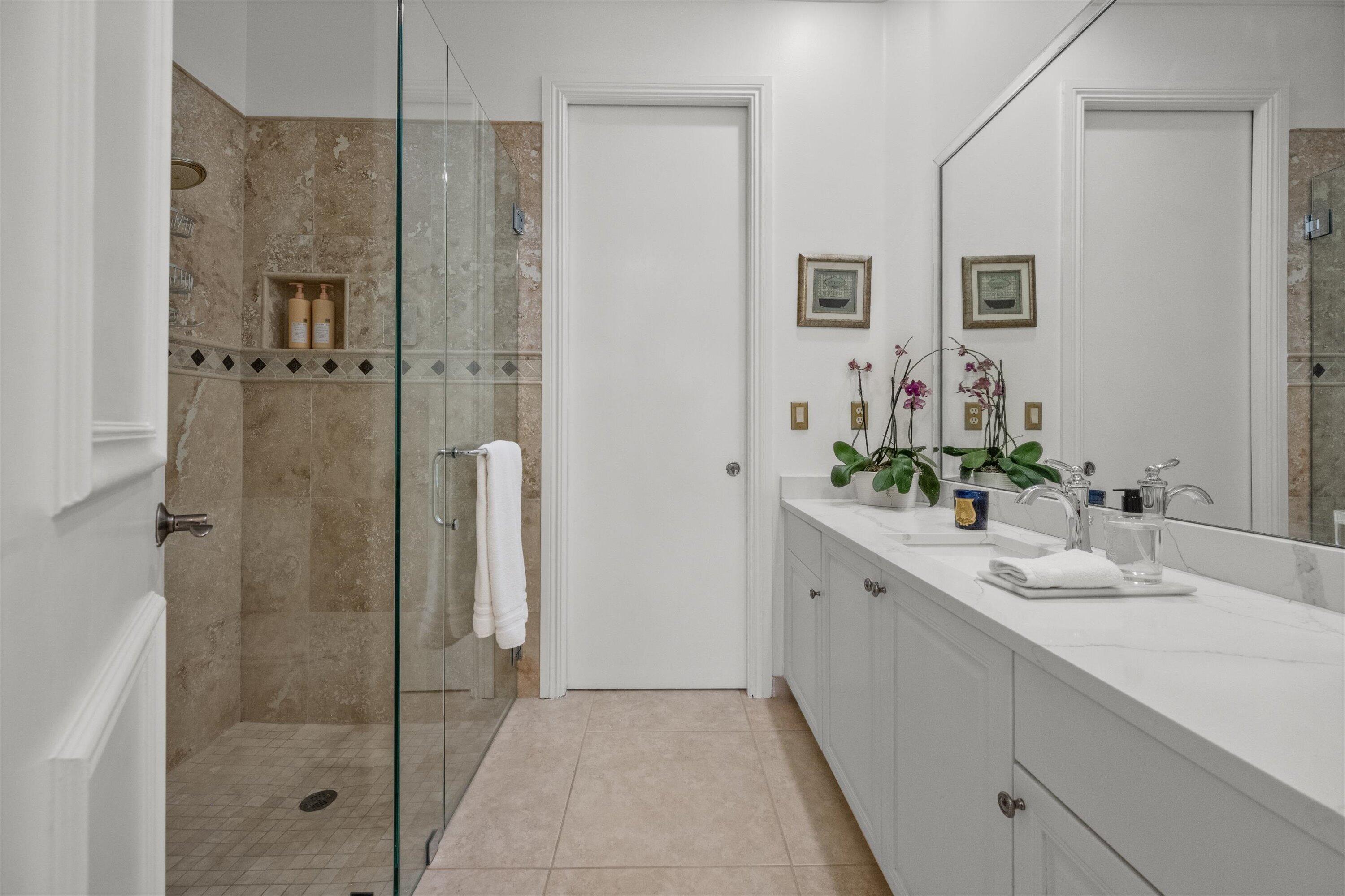 VERSAILLES - Residential Lease