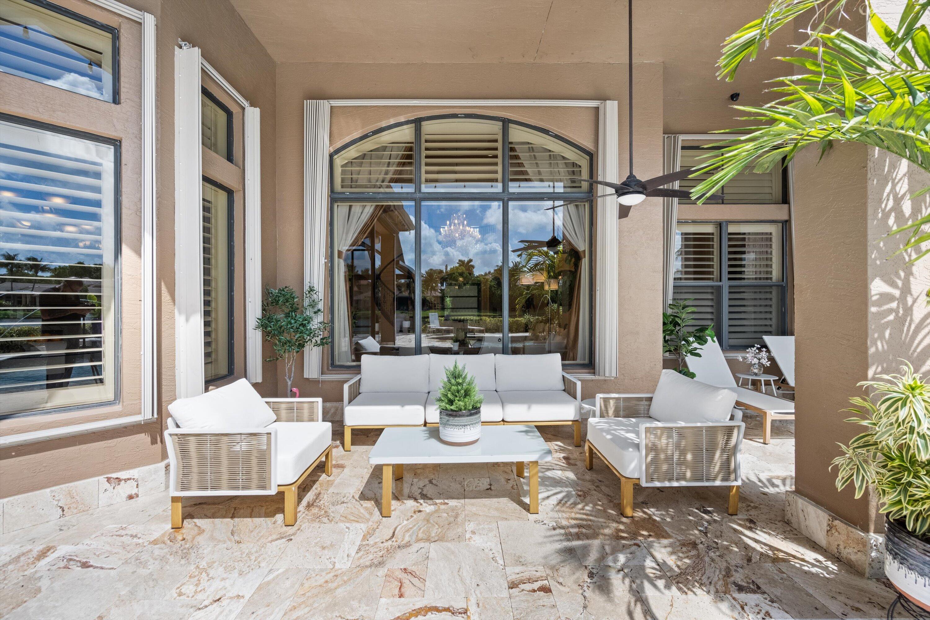 VERSAILLES - Residential Lease