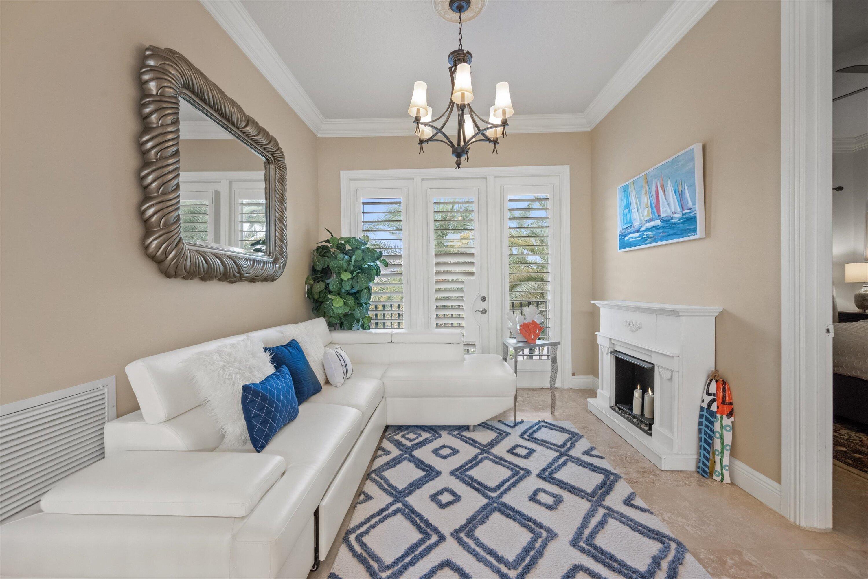 VERSAILLES - Residential Lease
