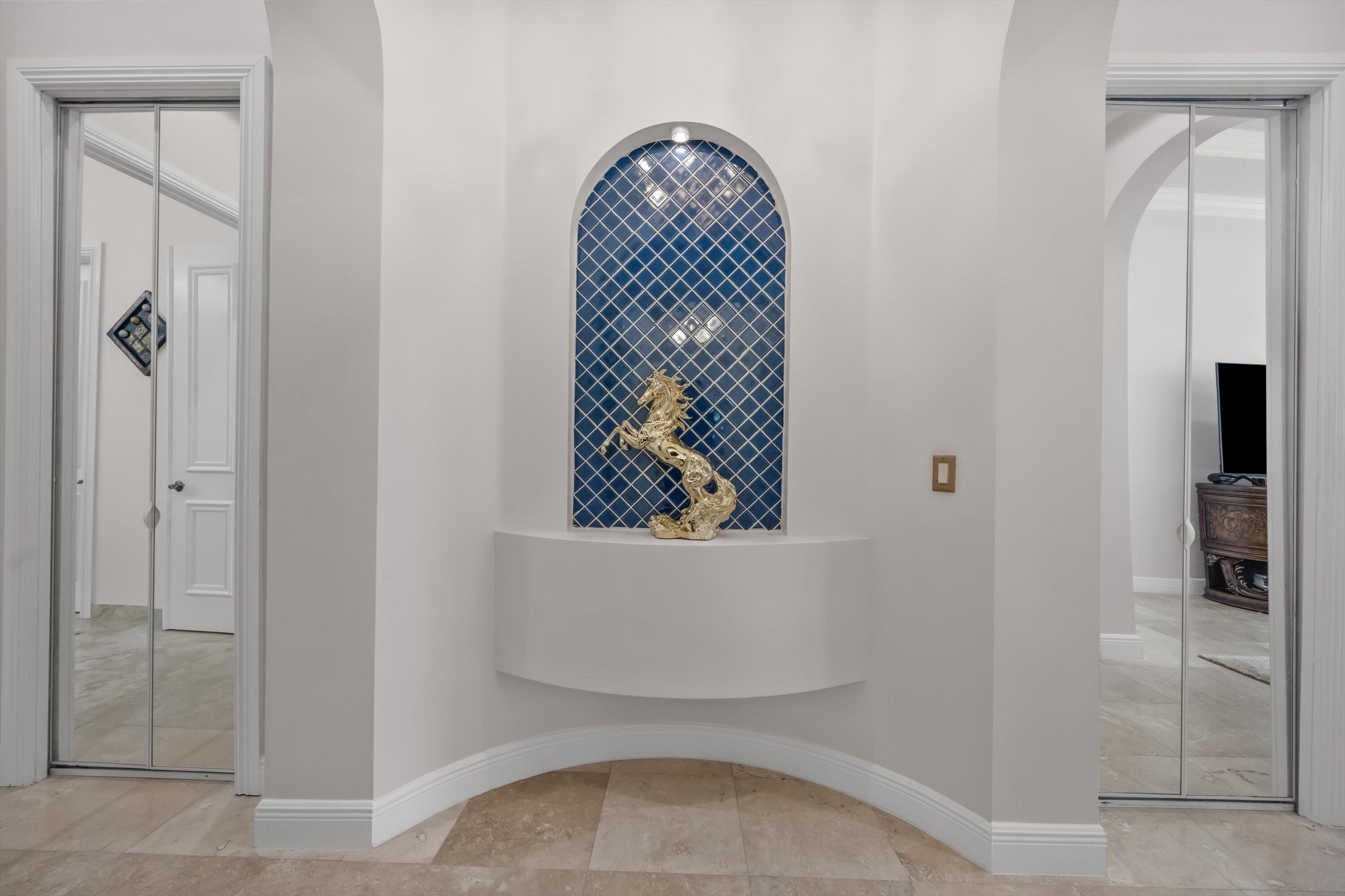VERSAILLES - Residential Lease
