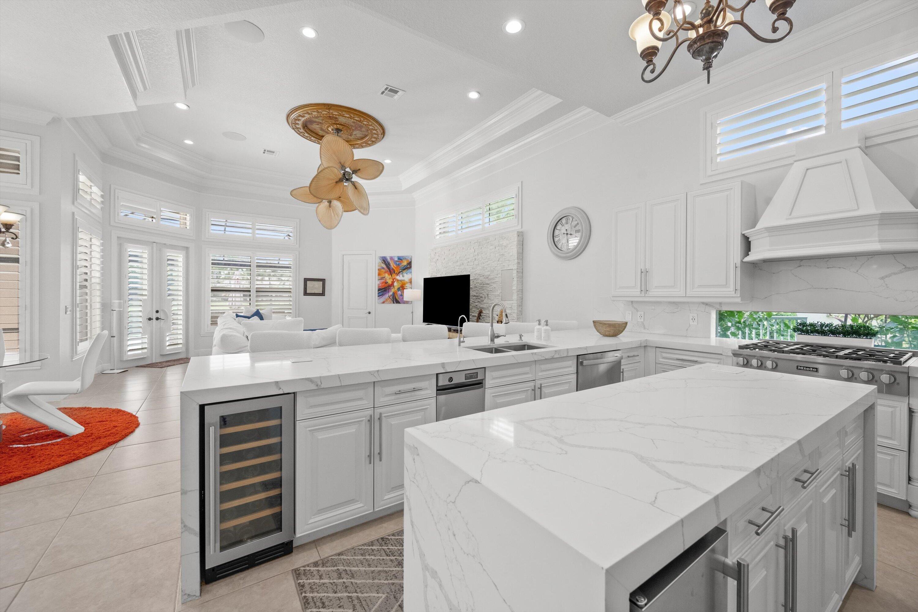 VERSAILLES - Residential Lease
