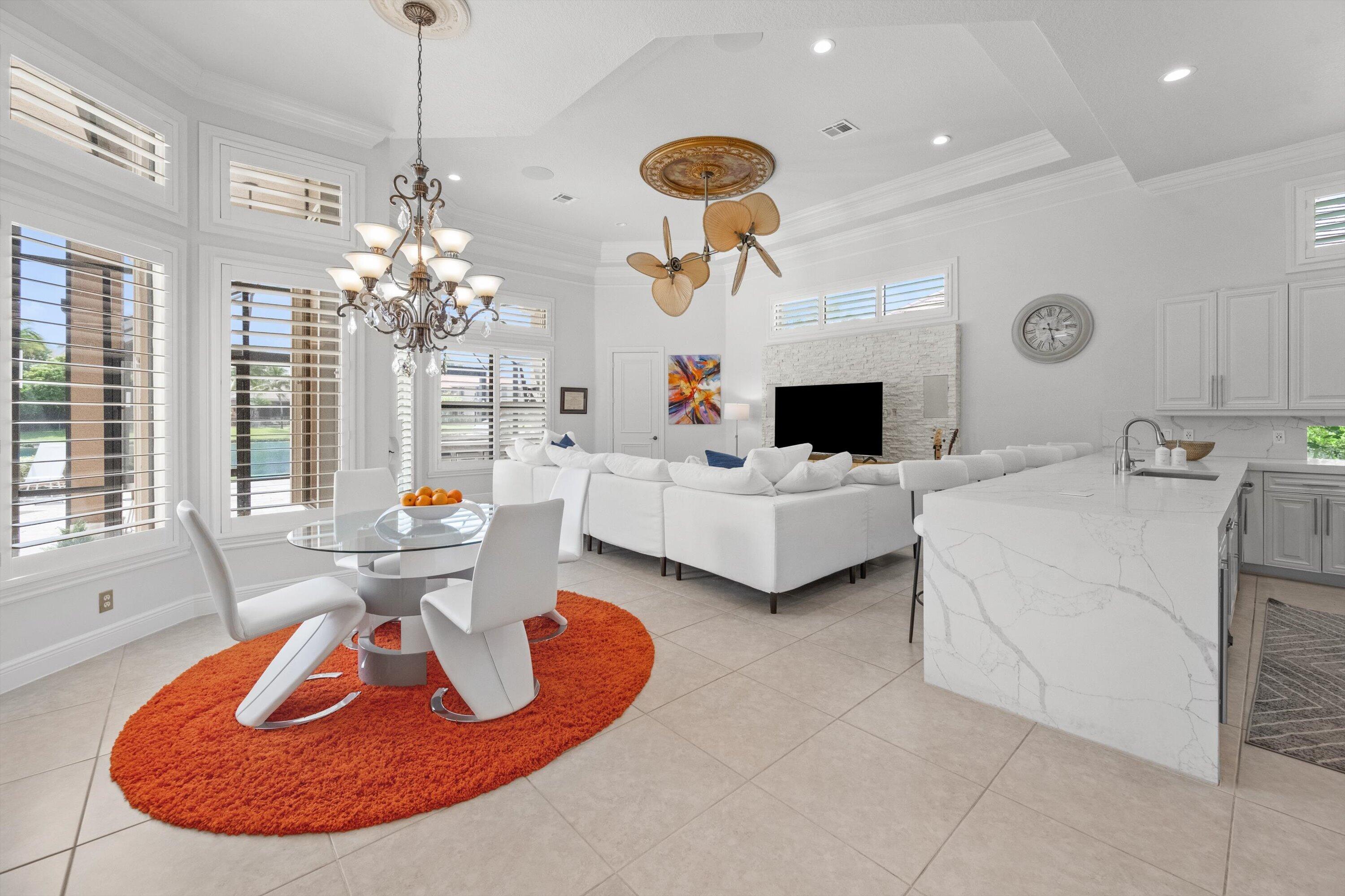 VERSAILLES - Residential Lease