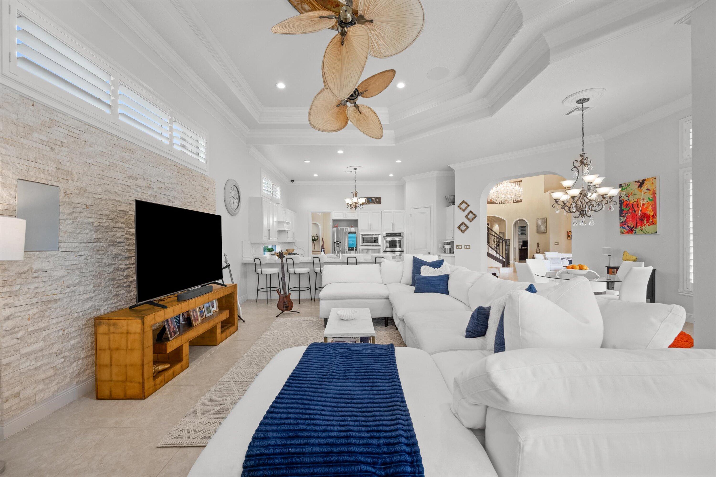 VERSAILLES - Residential Lease