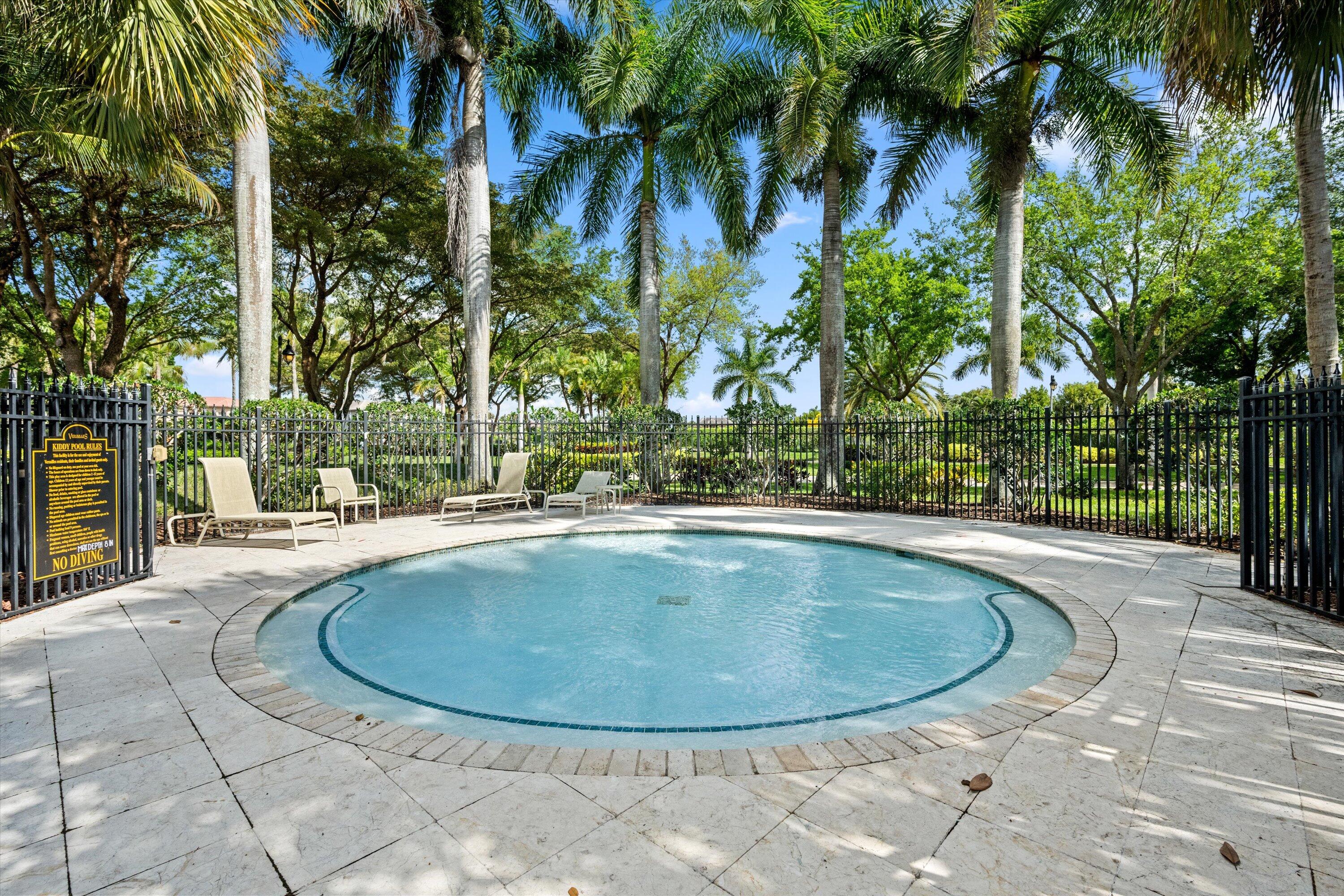 VERSAILLES - Residential Lease