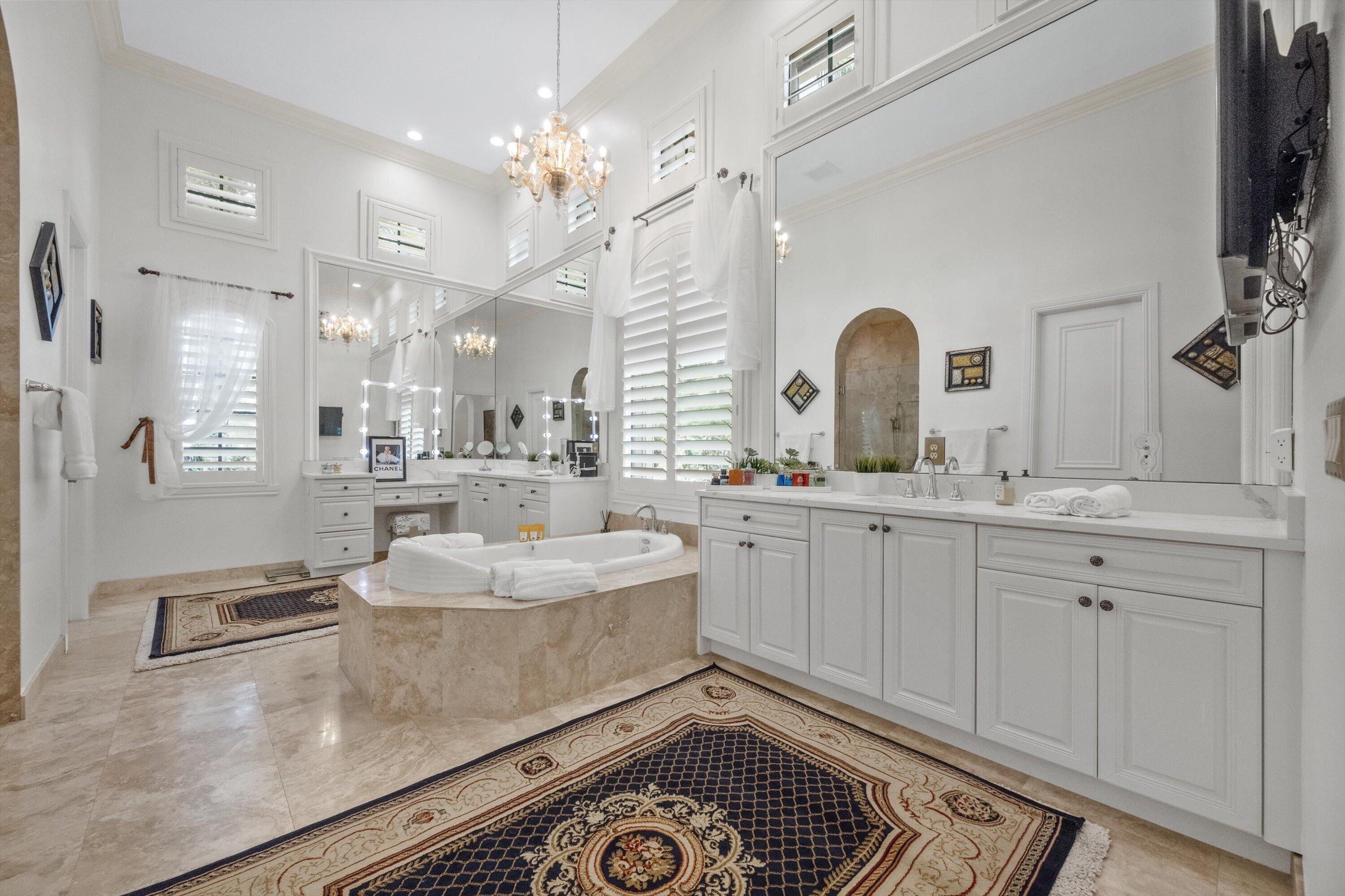 VERSAILLES - Residential Lease