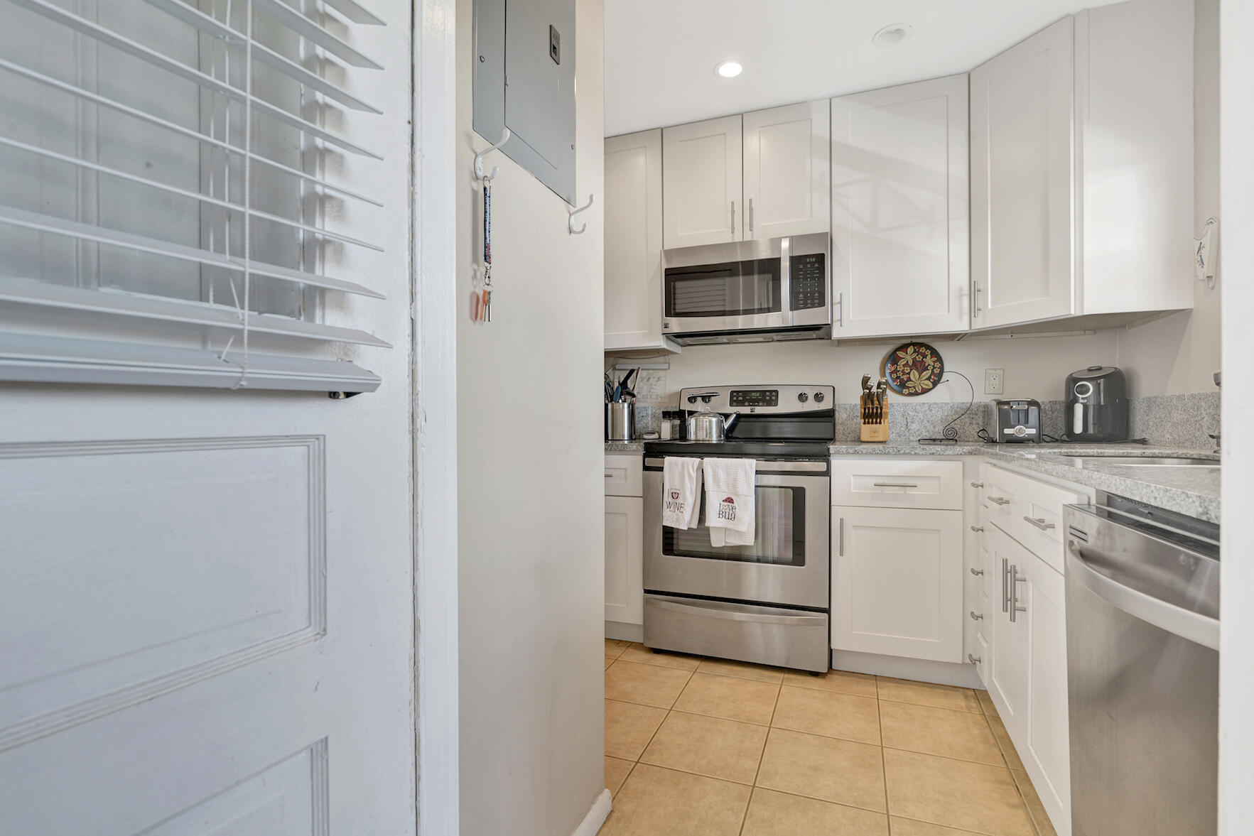 BOCA CAPRI CONDO APTS SLY 218 FT OF ELY 198.54 FT - Residential