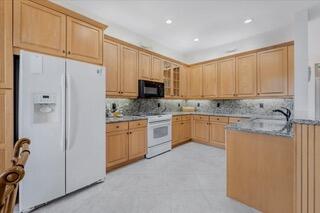 VALENCIA POINTE 3 - Residential Lease