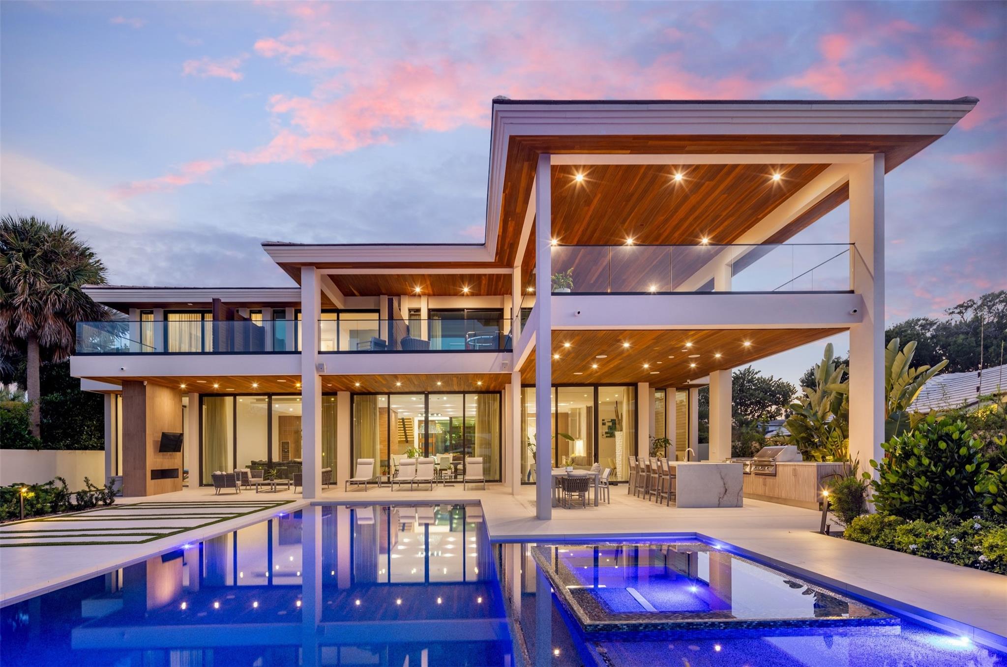 2421 Barcelona Dr