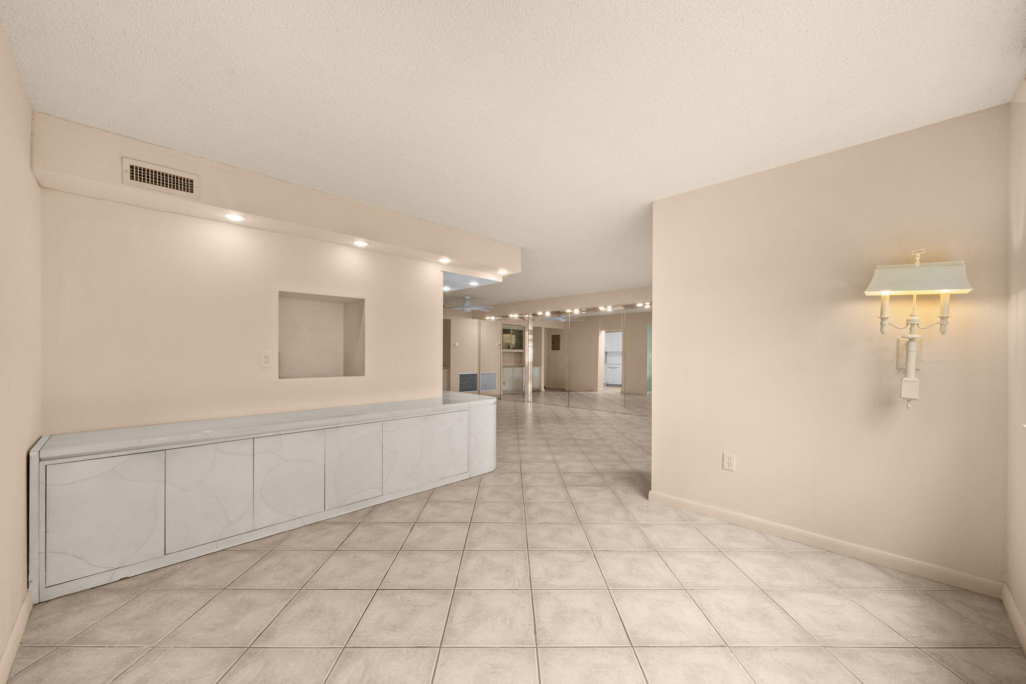 HILLCREST EAST NO 26 CONDO - Residential