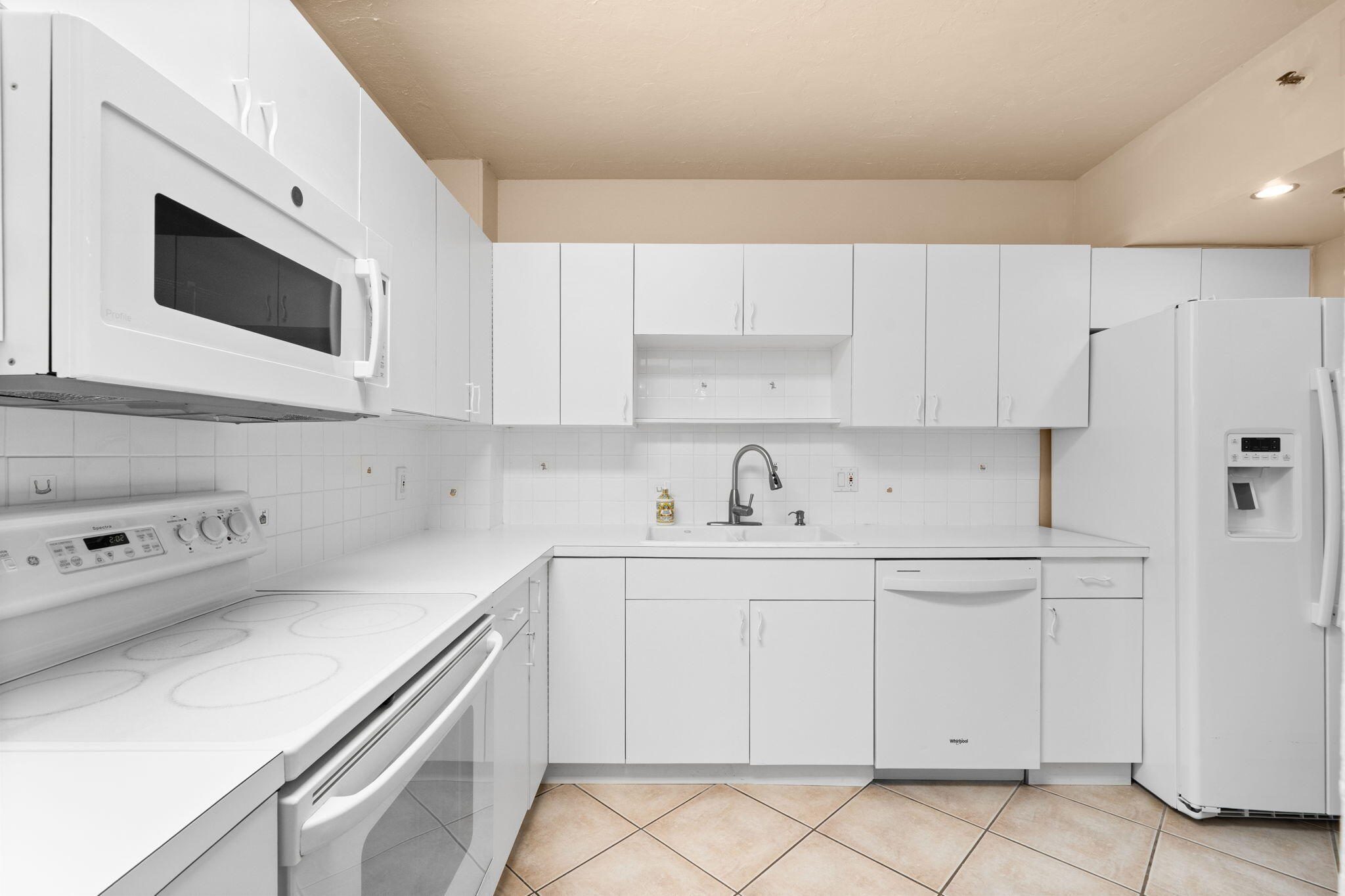 HILLCREST EAST NO 26 CONDO - Residential