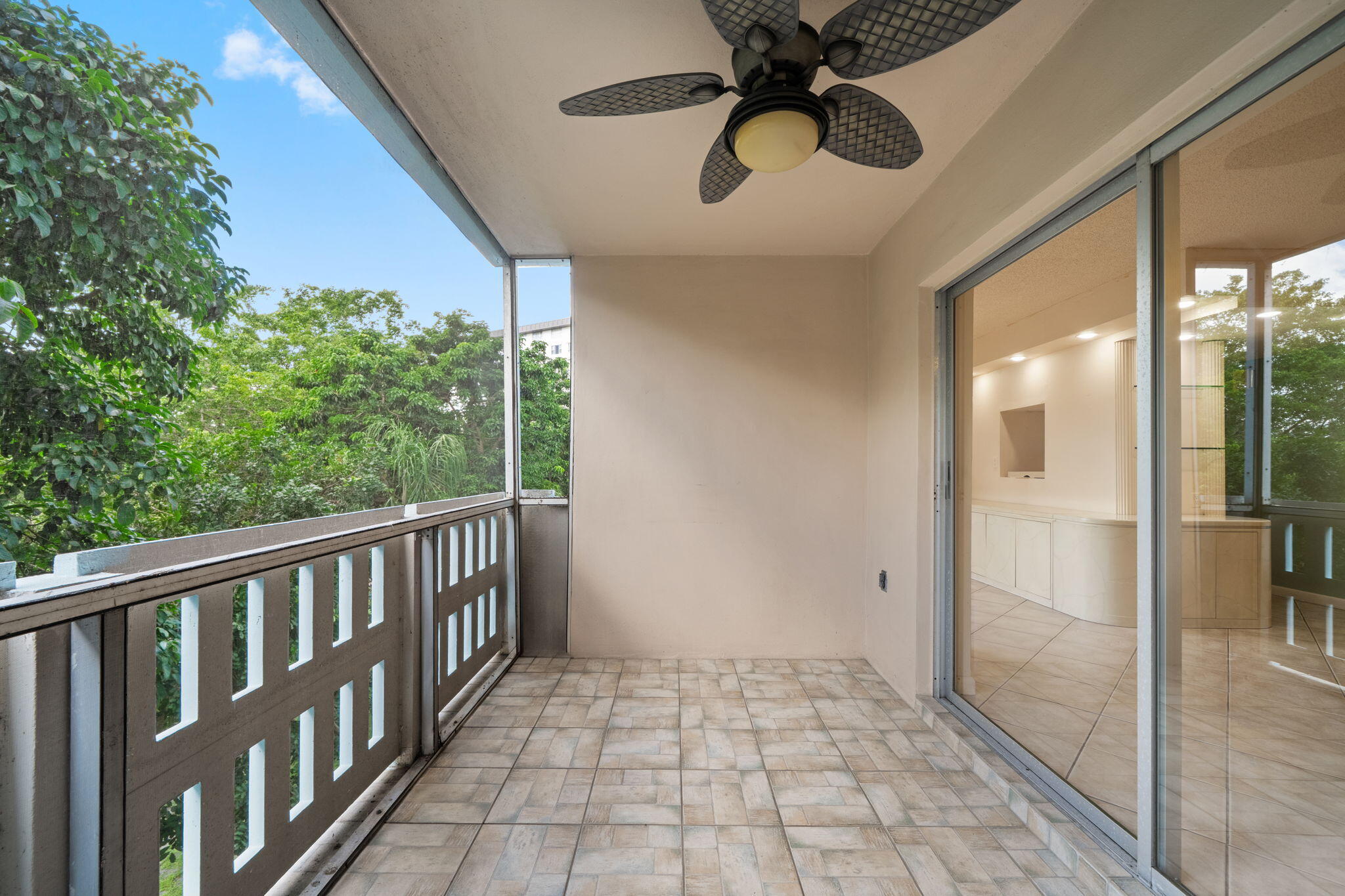 HILLCREST EAST NO 26 CONDO - Residential