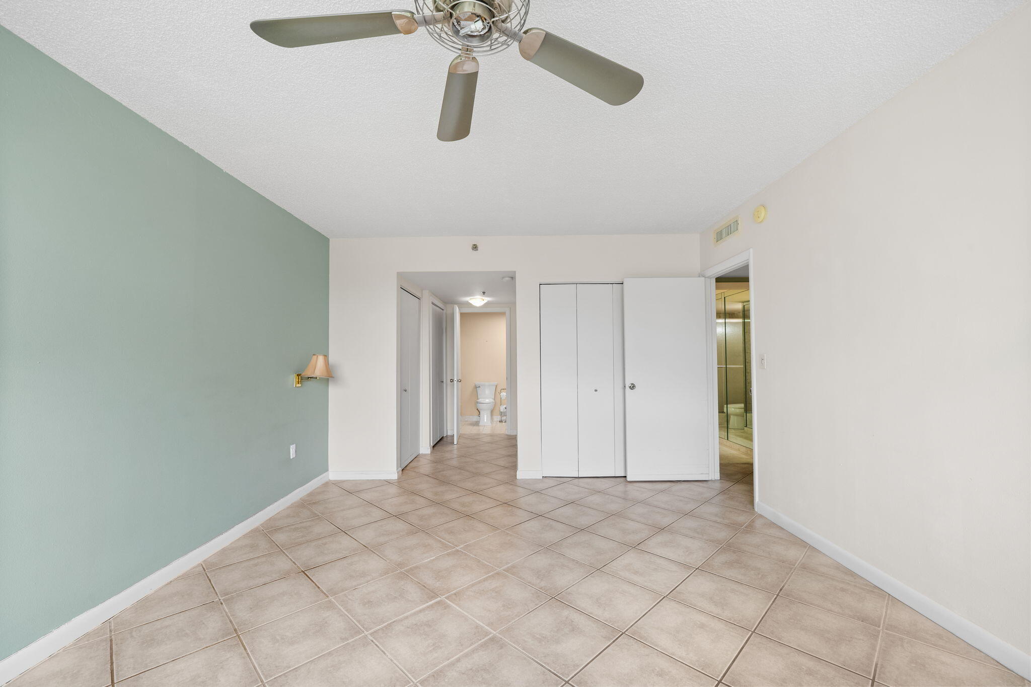 HILLCREST EAST NO 26 CONDO - Residential