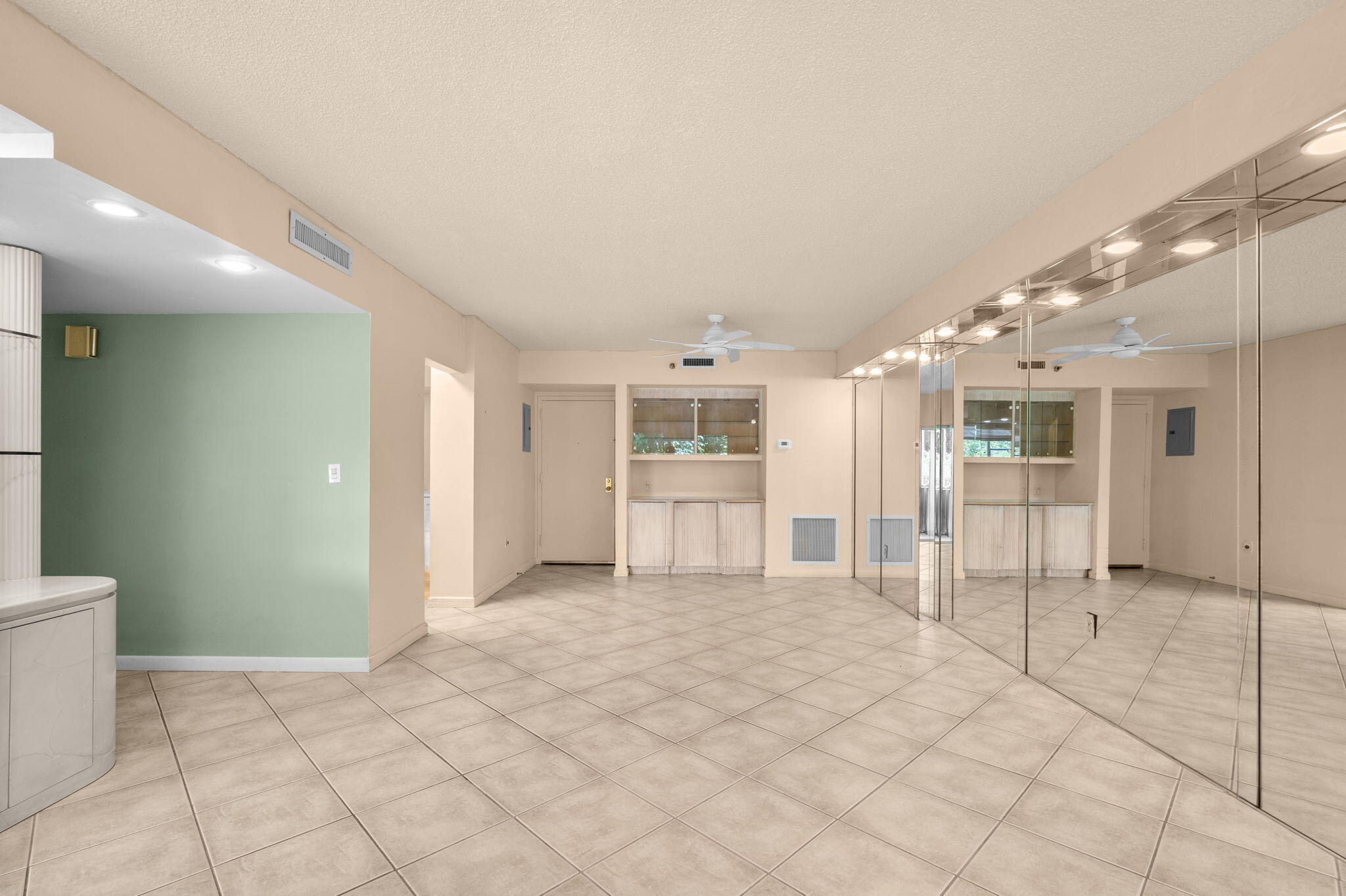 HILLCREST EAST NO 26 CONDO - Residential