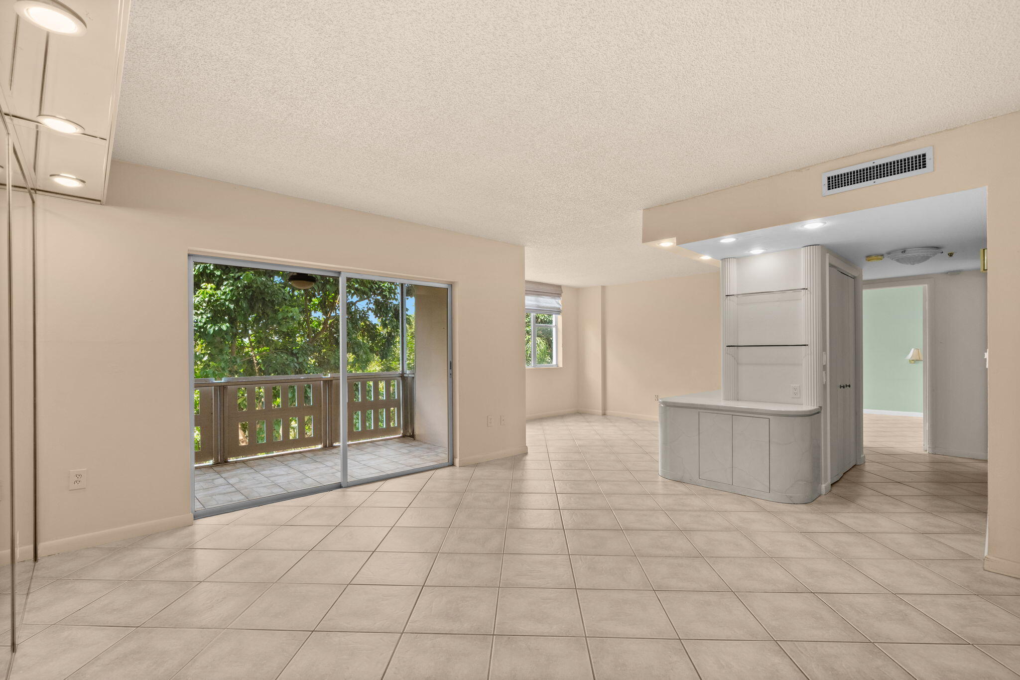 4001 Hillcrest Drive 406