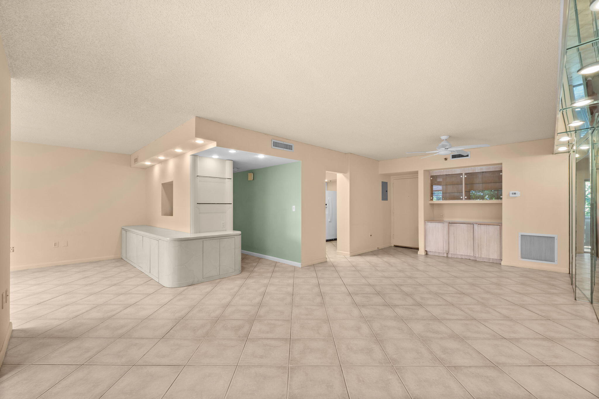 HILLCREST EAST NO 26 CONDO - Residential