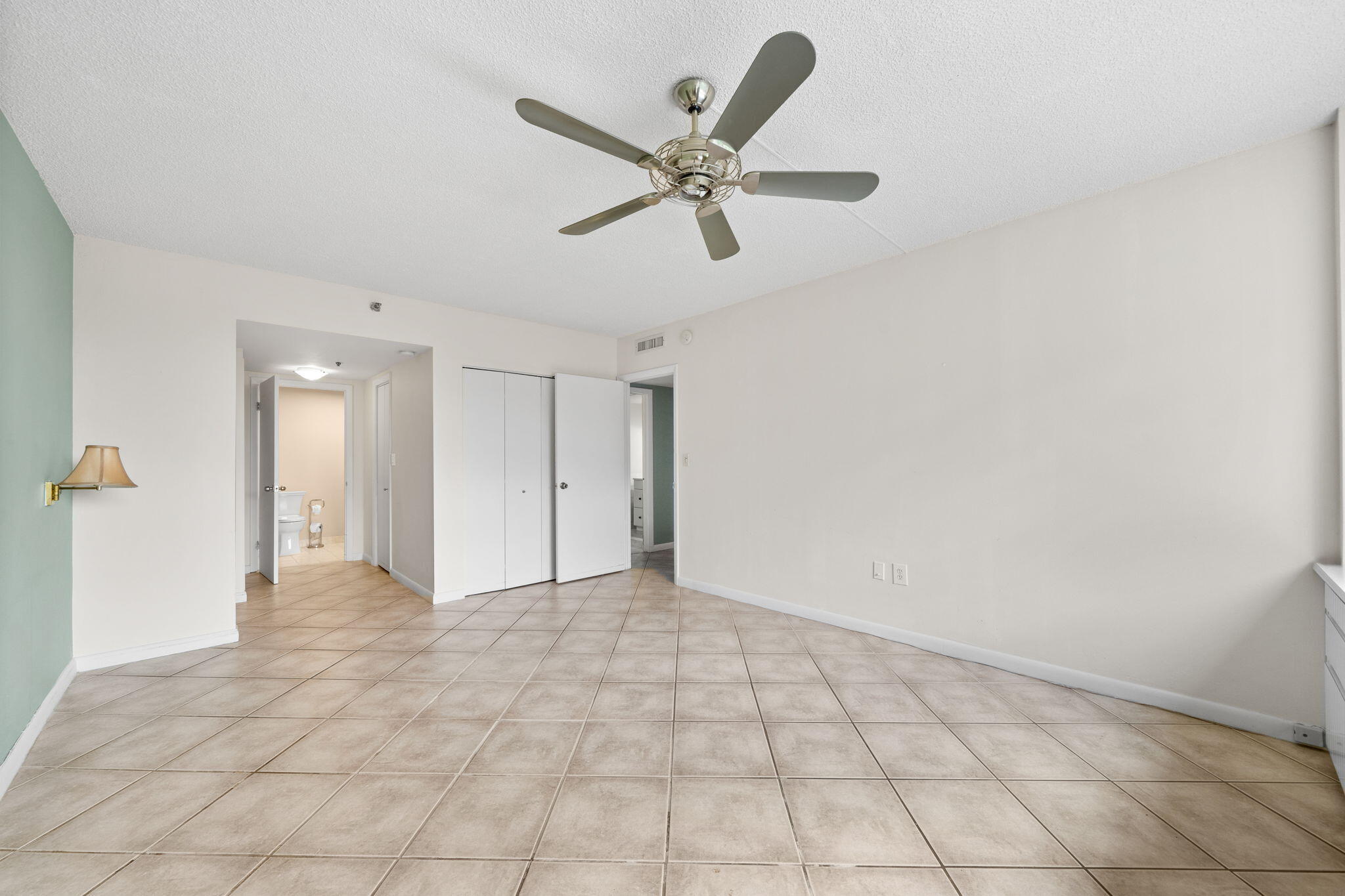 HILLCREST EAST NO 26 CONDO - Residential