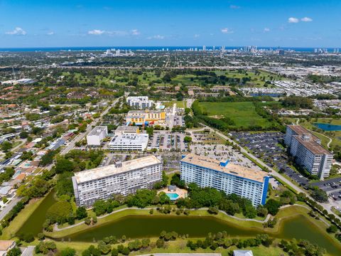Photo of 4001 Hillcrest Drive #406, Hollywood, FL 33021 (MLS # B26020304)