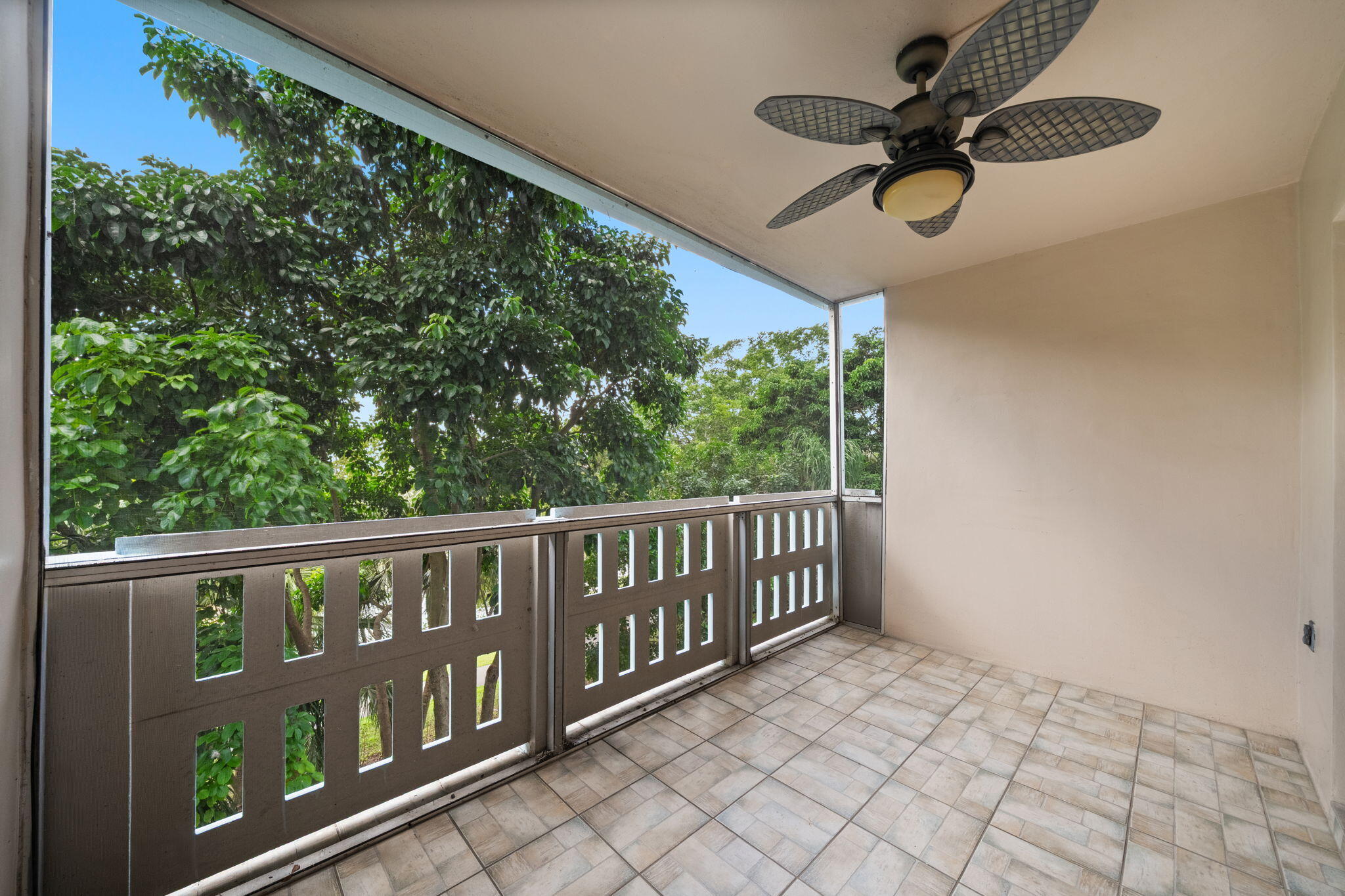 HILLCREST EAST NO 26 CONDO - Residential