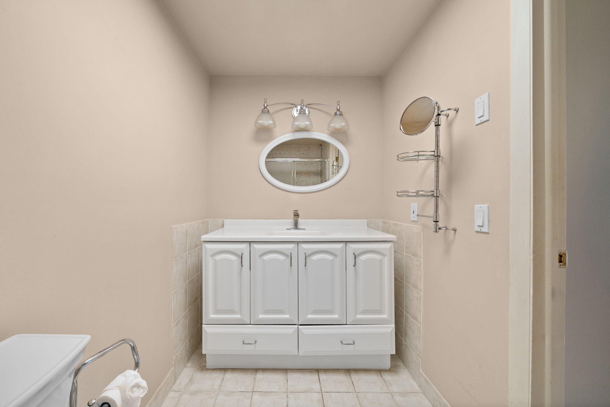 HILLCREST EAST NO 26 CONDO - Residential