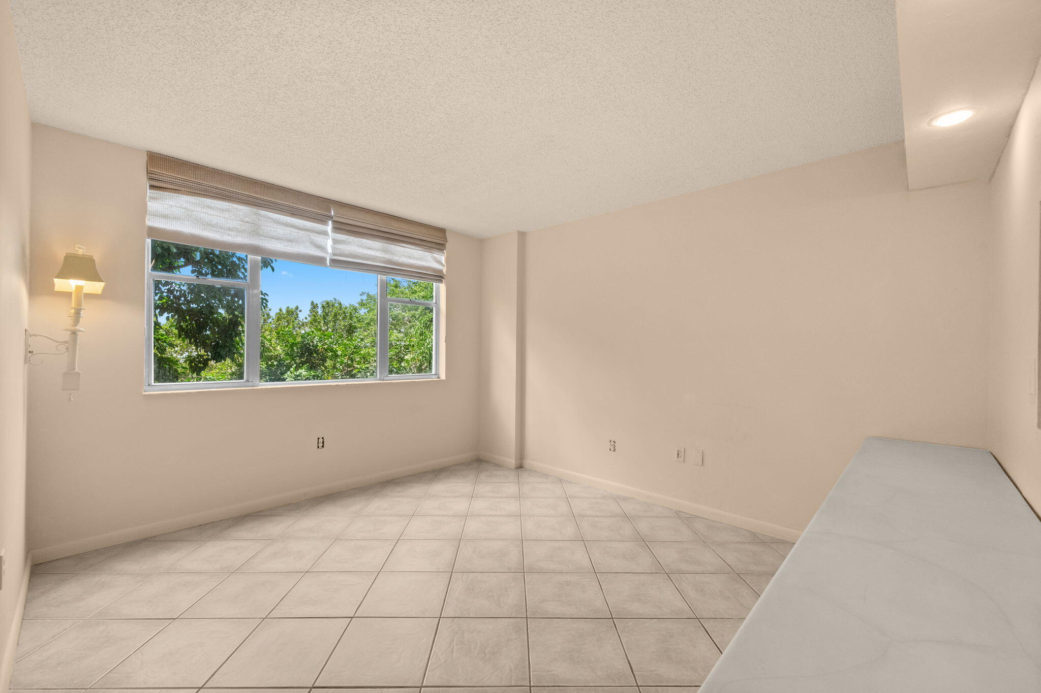 HILLCREST EAST NO 26 CONDO - Residential