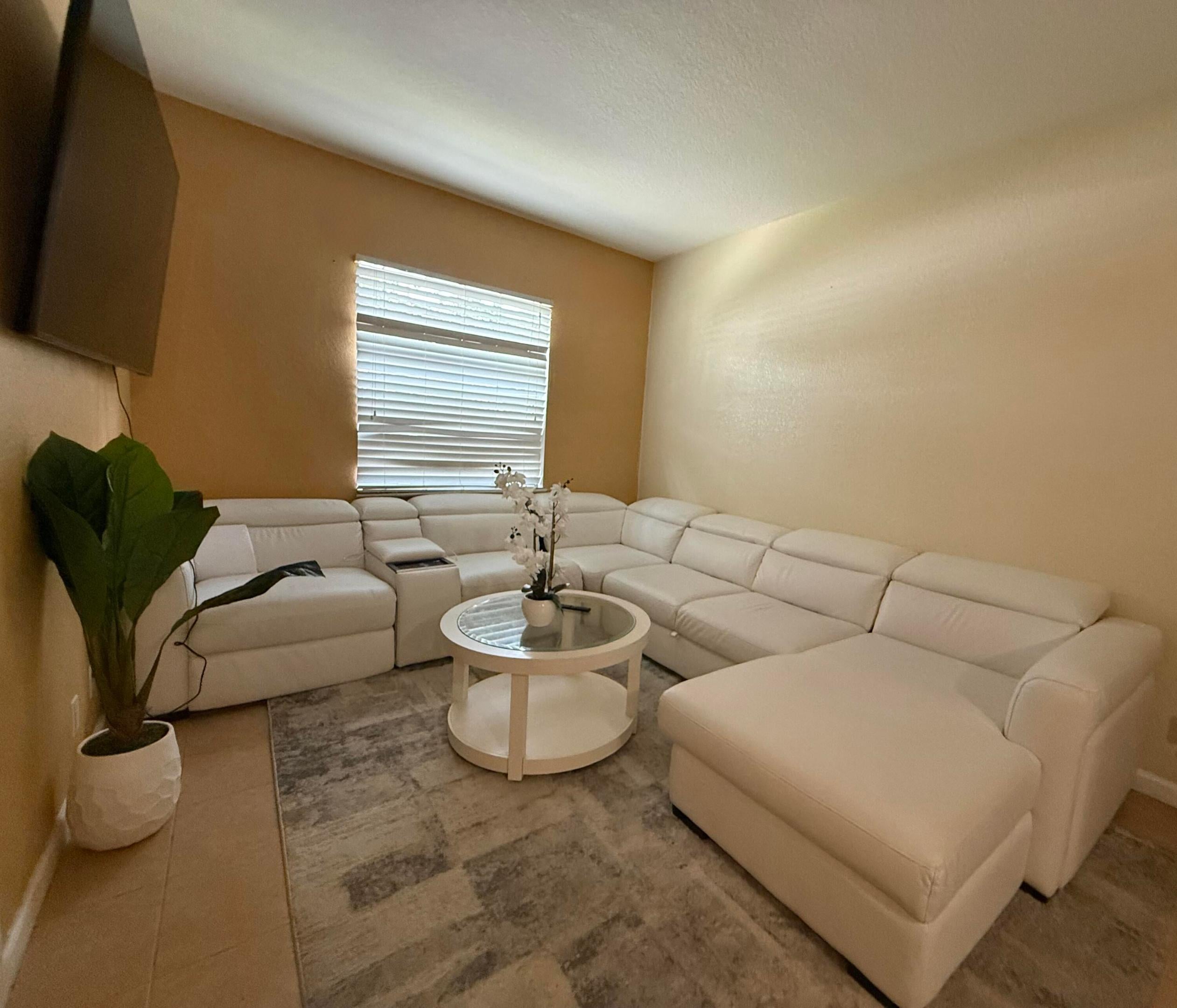 2920 HIDDEN HILLS Road 1304, West Palm Beach FL 33411