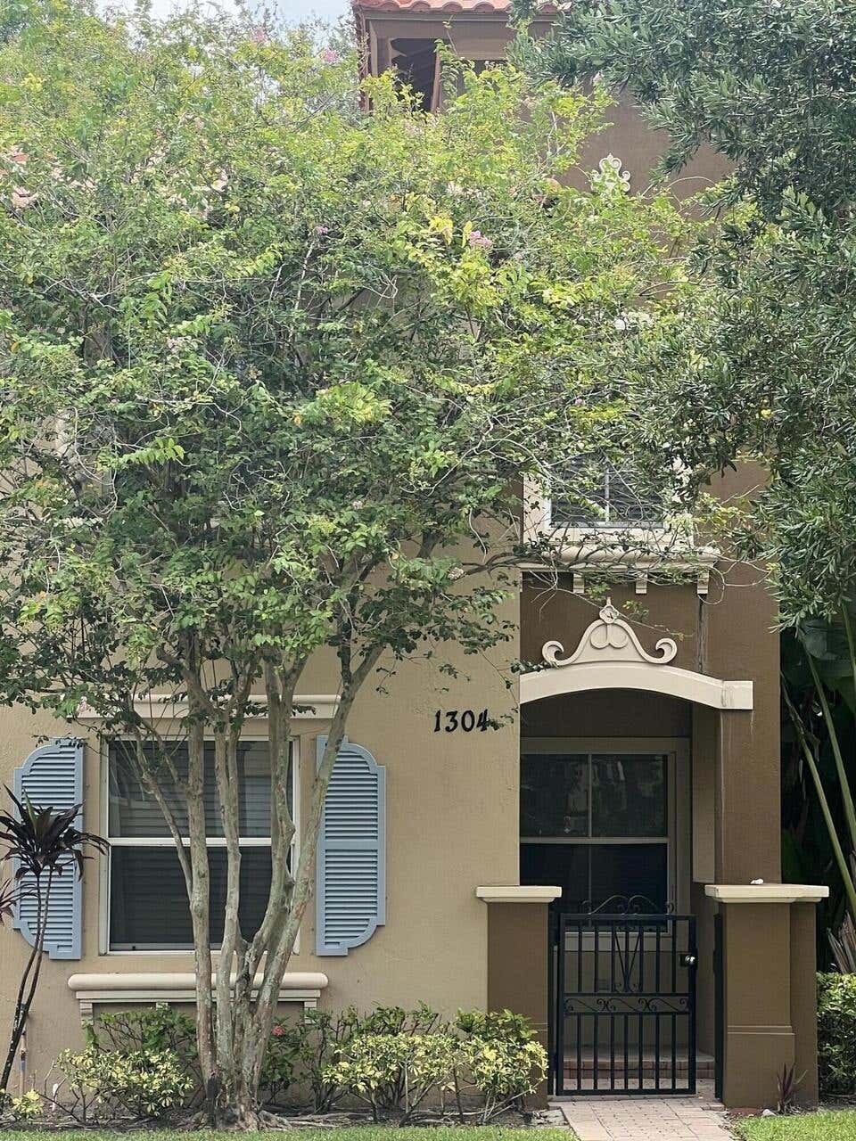 Photo of 2920 HIDDEN HILLS Road #1304, West Palm Beach, FL 33411 (MLS # B26056816)