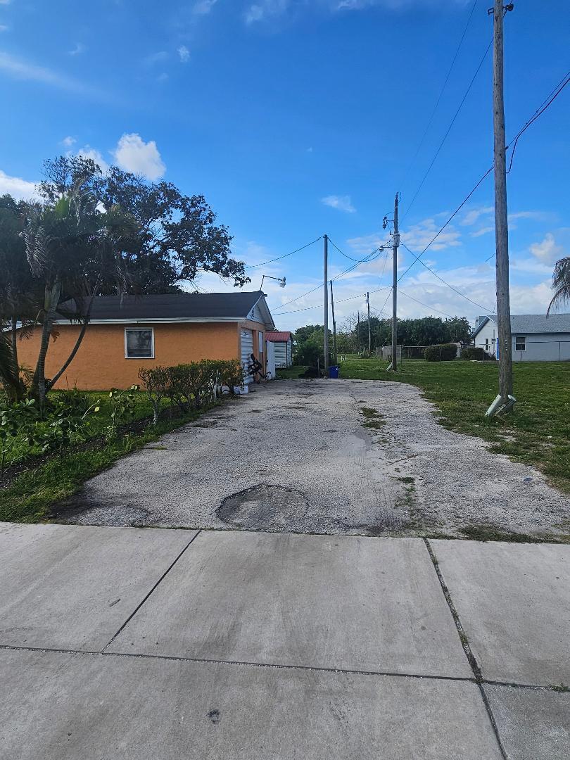 800 NW 1st Street