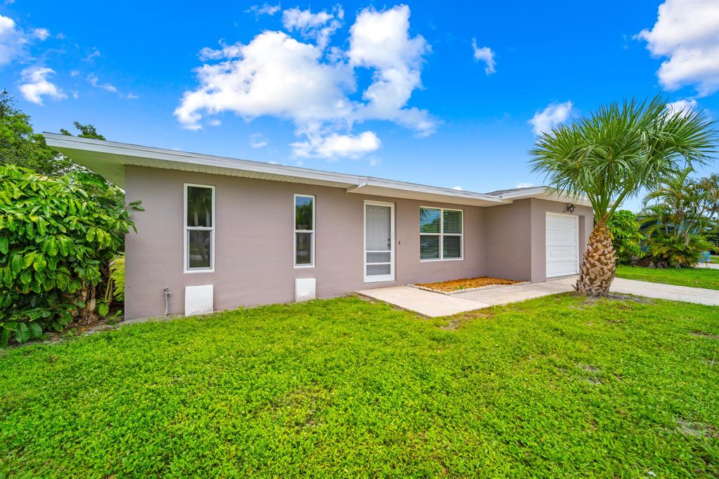 Photo of 358 NE Floresta Drive, Port Saint Lucie, FL 34983 (MLS # R11002578)