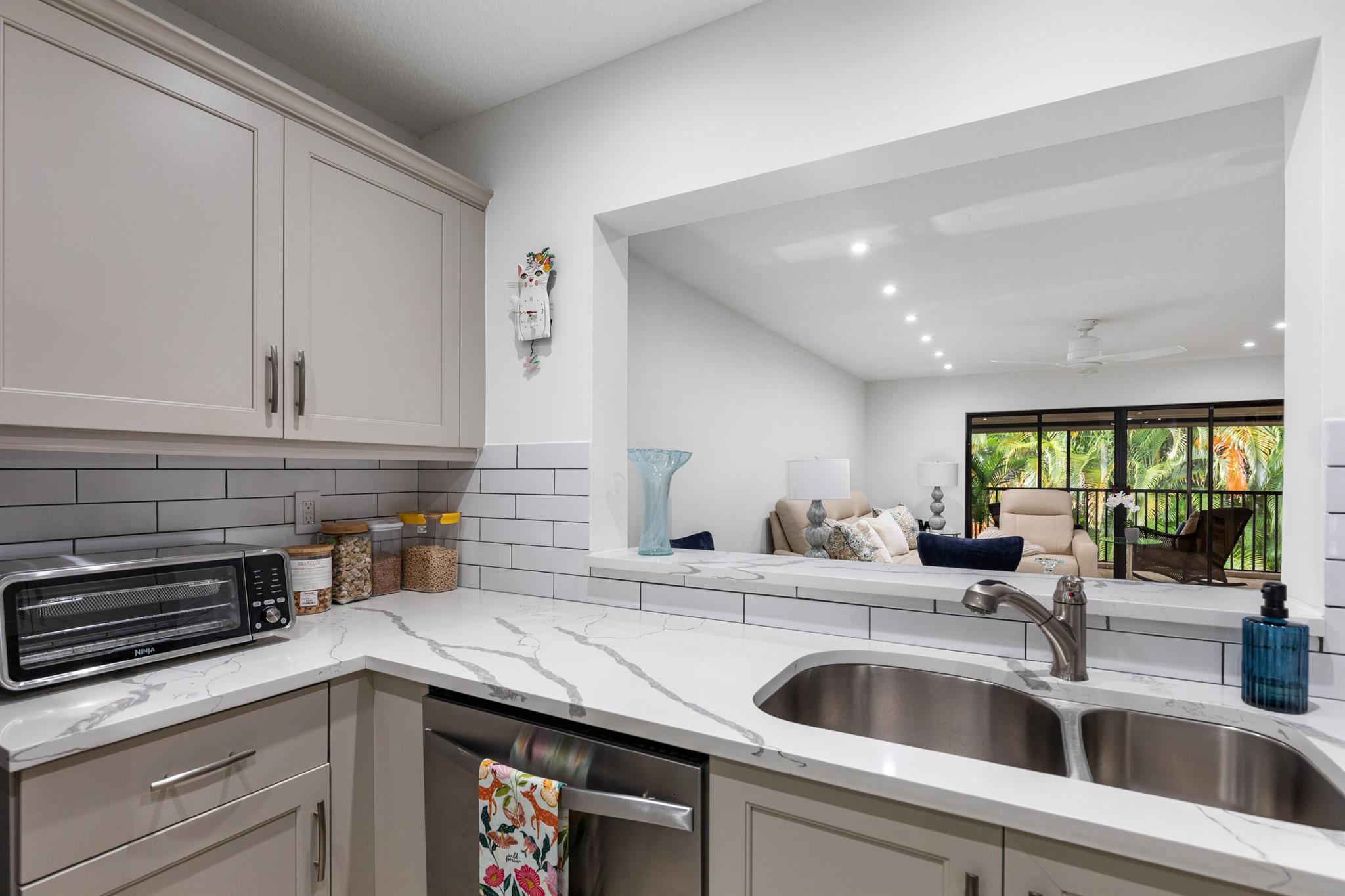 PELICAN POINTE CONDO - Residential