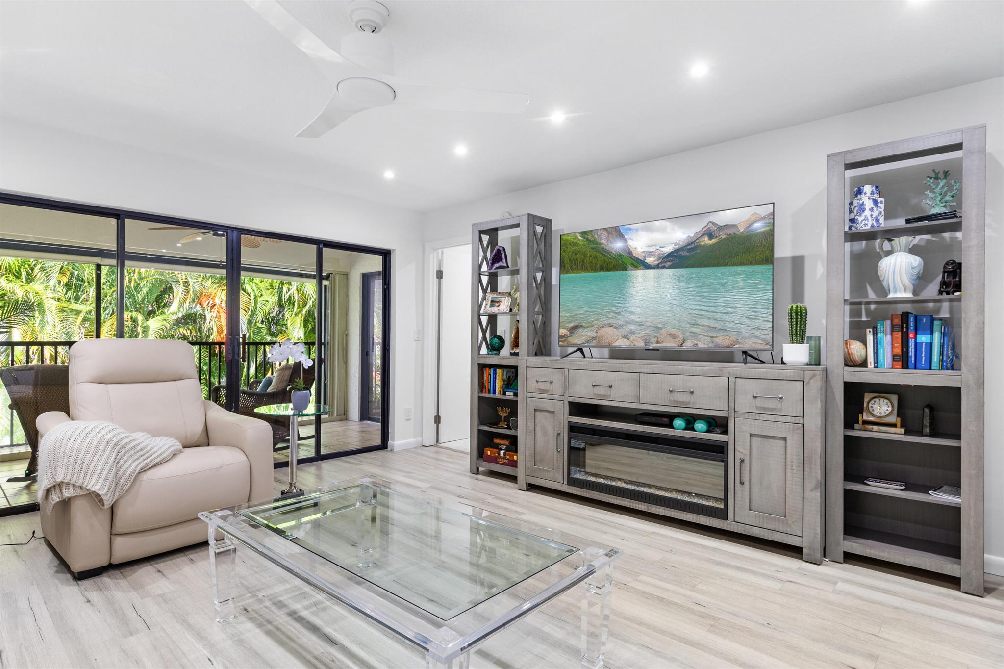 PELICAN POINTE CONDO - Residential