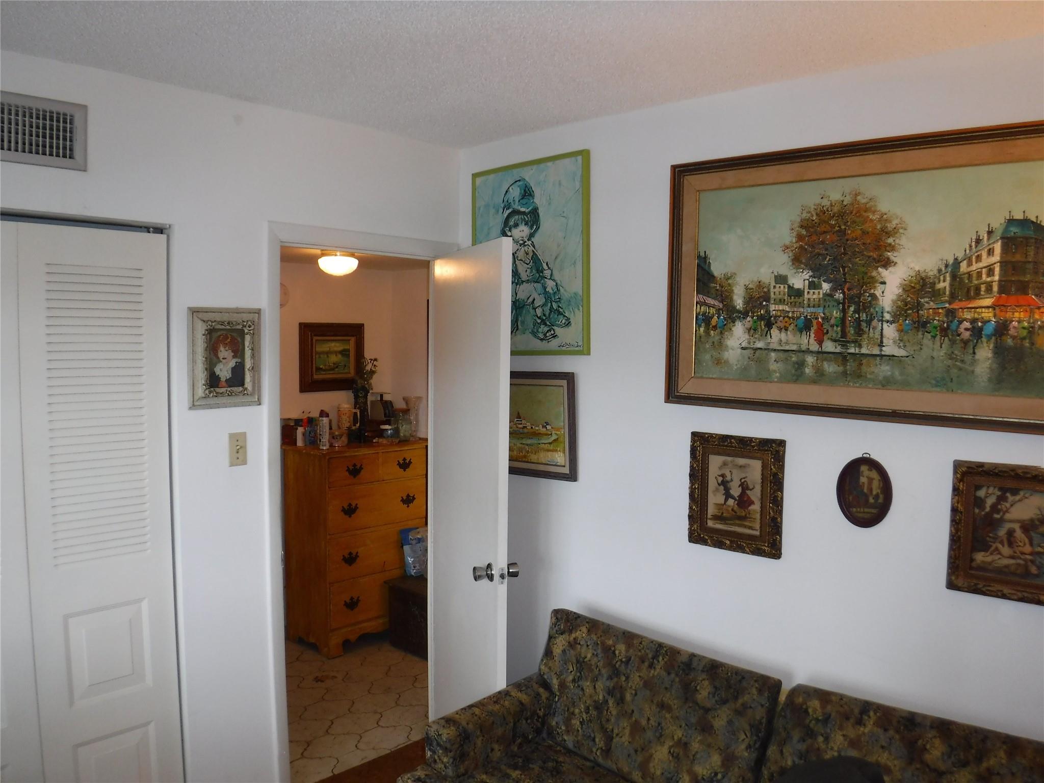 ORIOLE GARDEN - Residential