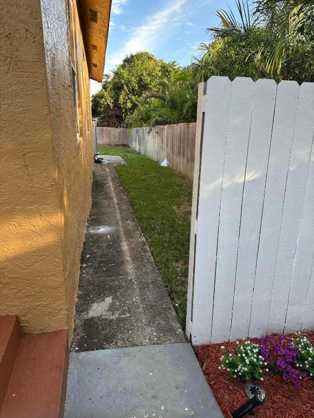 Photo of 833 Briggs St, West Palm Beach, FL 33405 (MLS # R11145993)